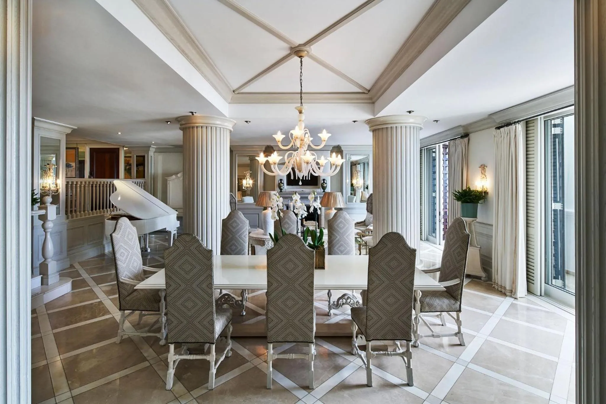 Photo of the whole room in The Oyster Box