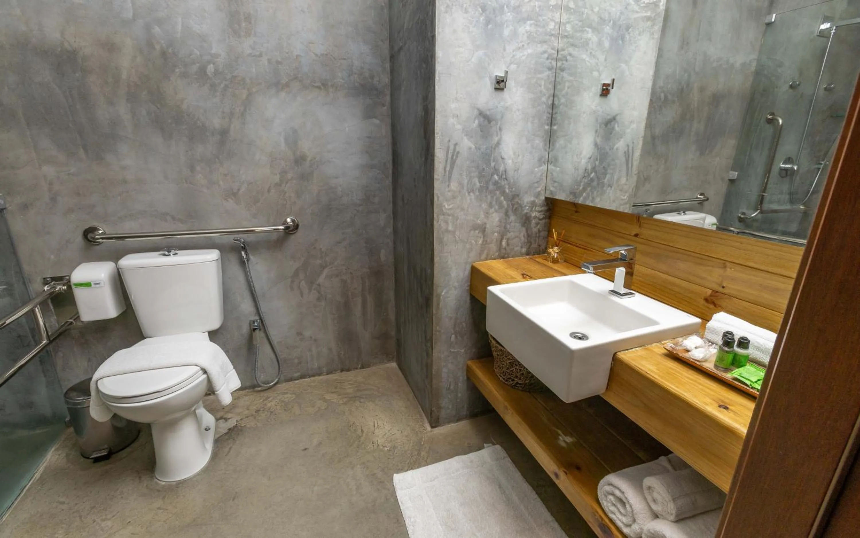 Toilet in Flor de Lis Exclusive Hotel