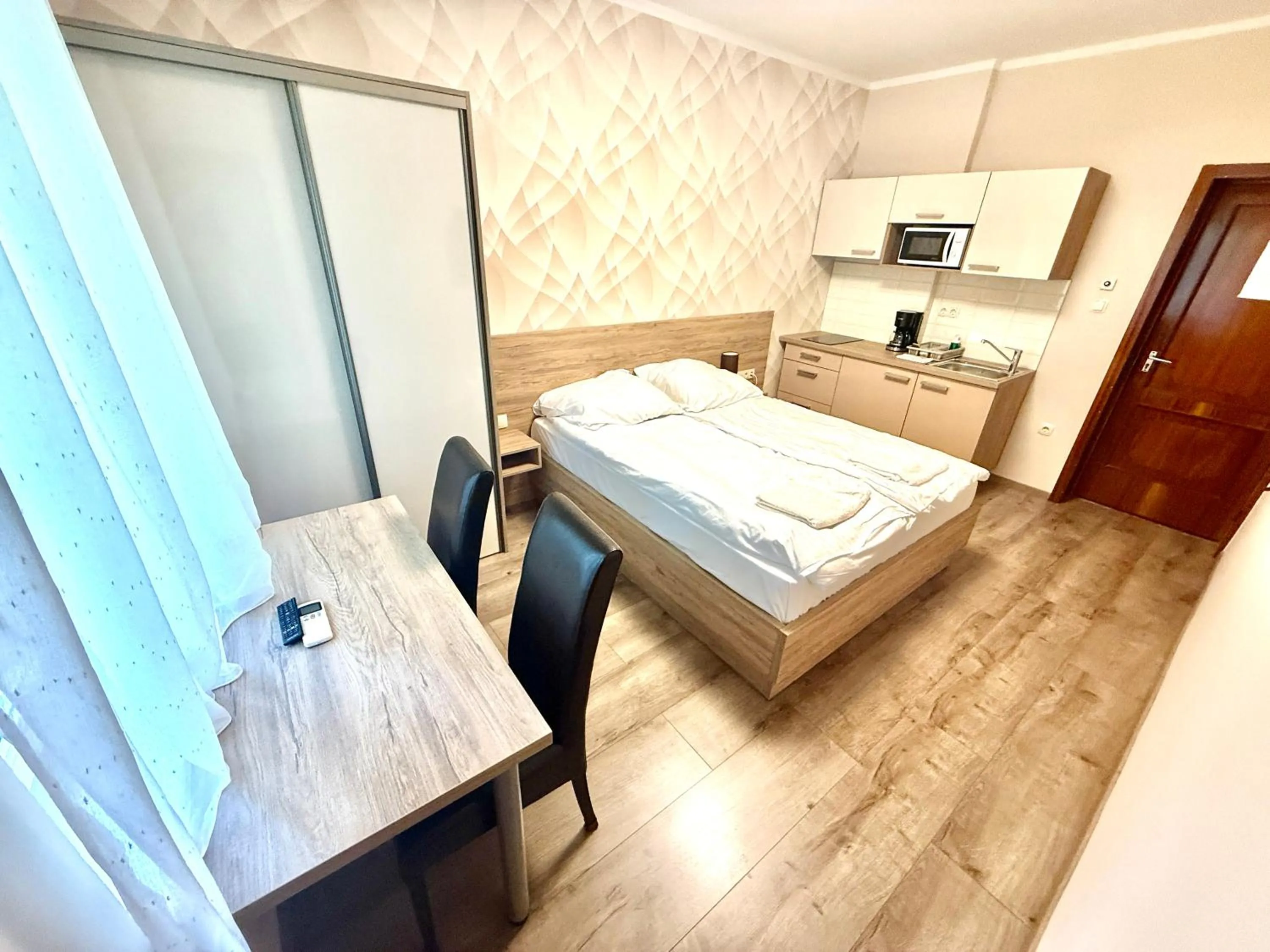 Photo of the whole room, Bed in See Vendégház - Siófok