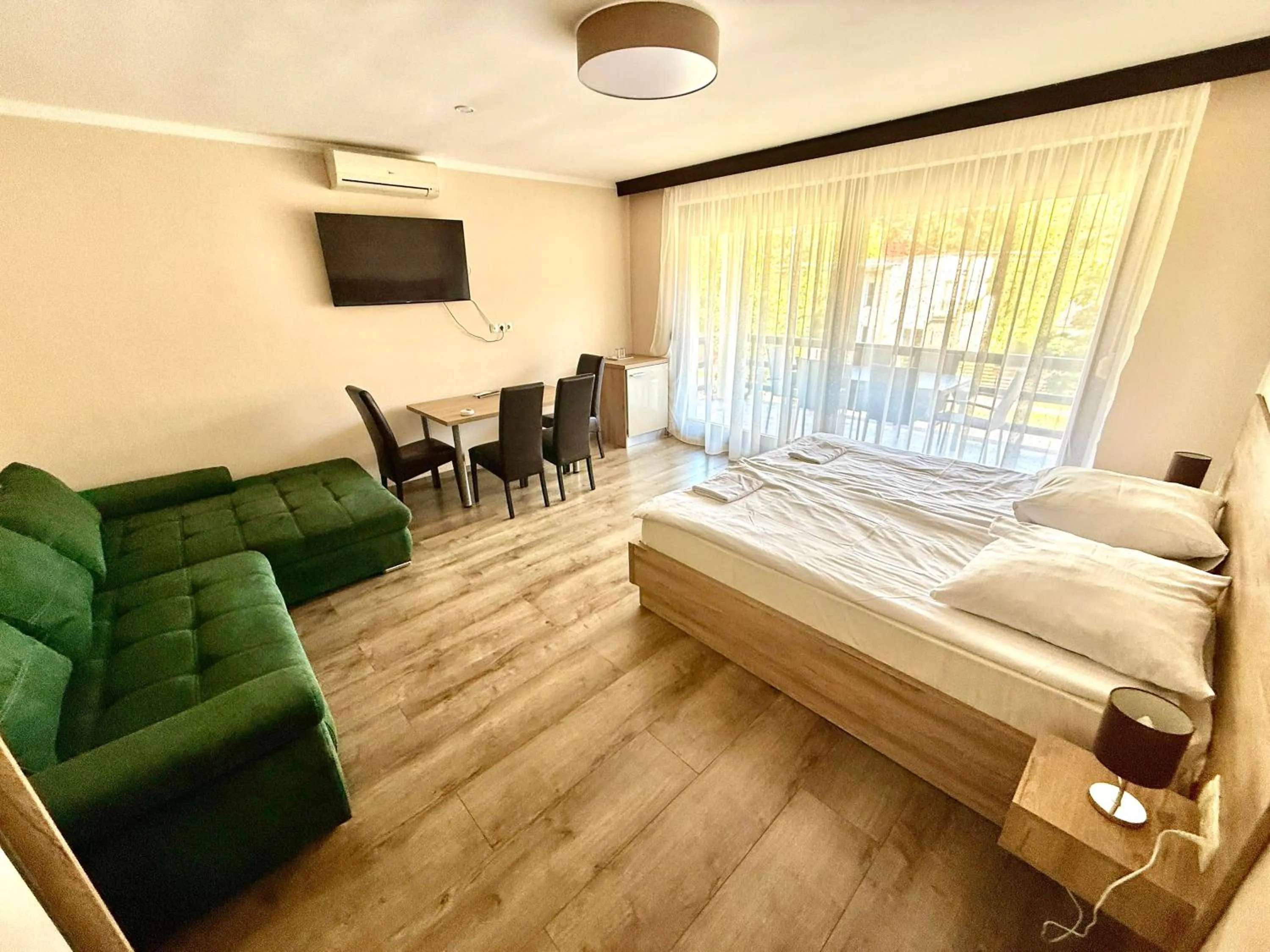 Photo of the whole room, Bed in See Vendégház - Siófok