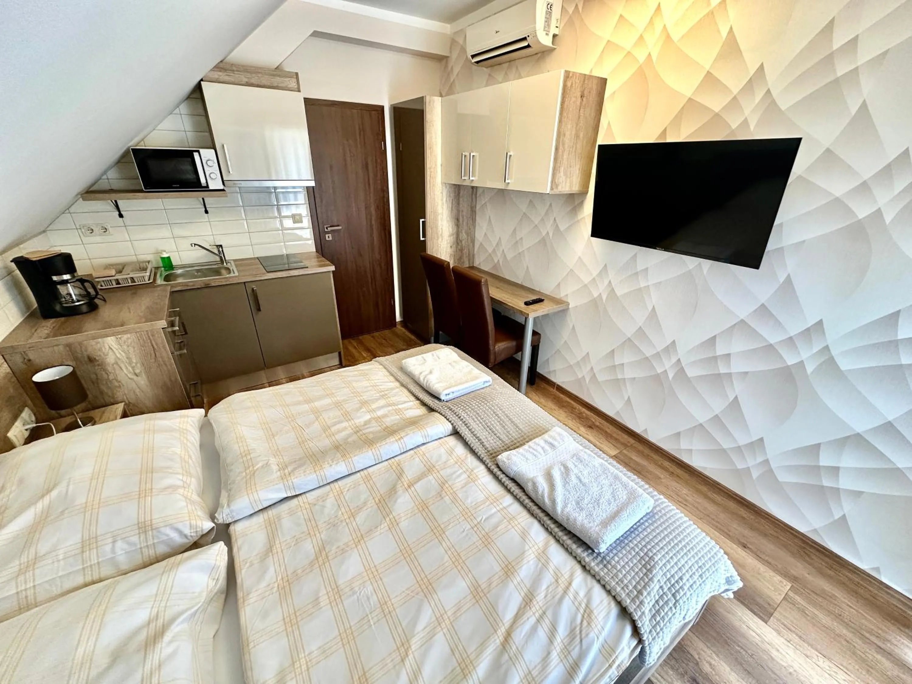 Photo of the whole room, Bed in See Vendégház - Siófok