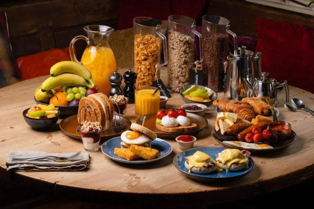 Breakfast in The Thomas Lord