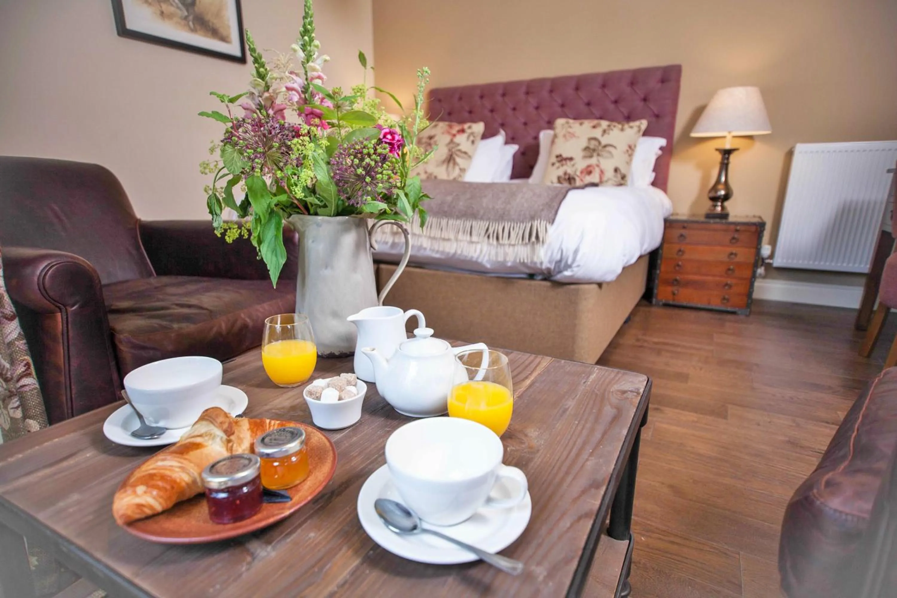 Seating area, Bed in The Thomas Lord