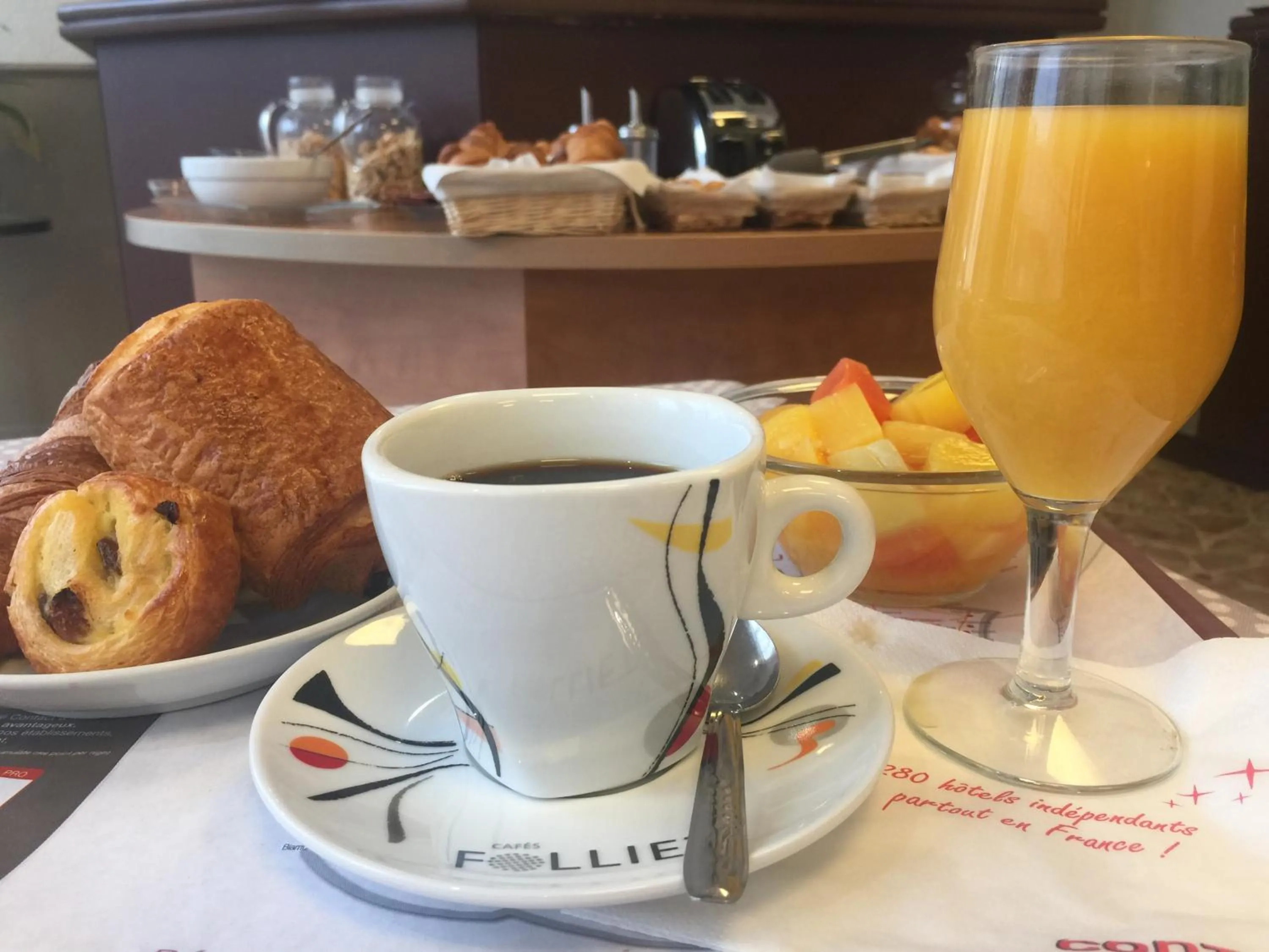 Food and drinks in Contact Hôtel Foch