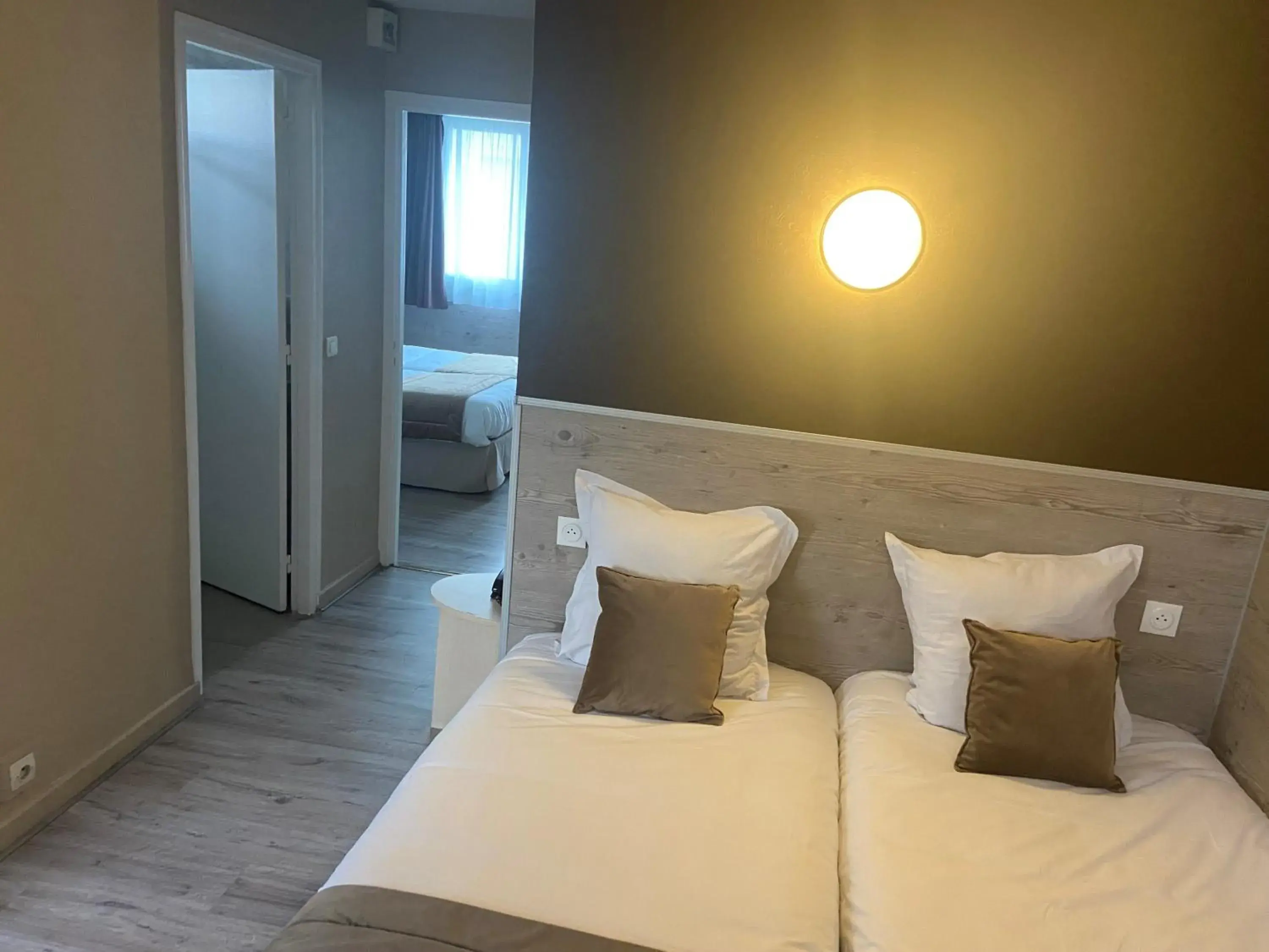 Family Room in Contact Hôtel Foch Family Room in Contact Hôtel Foch