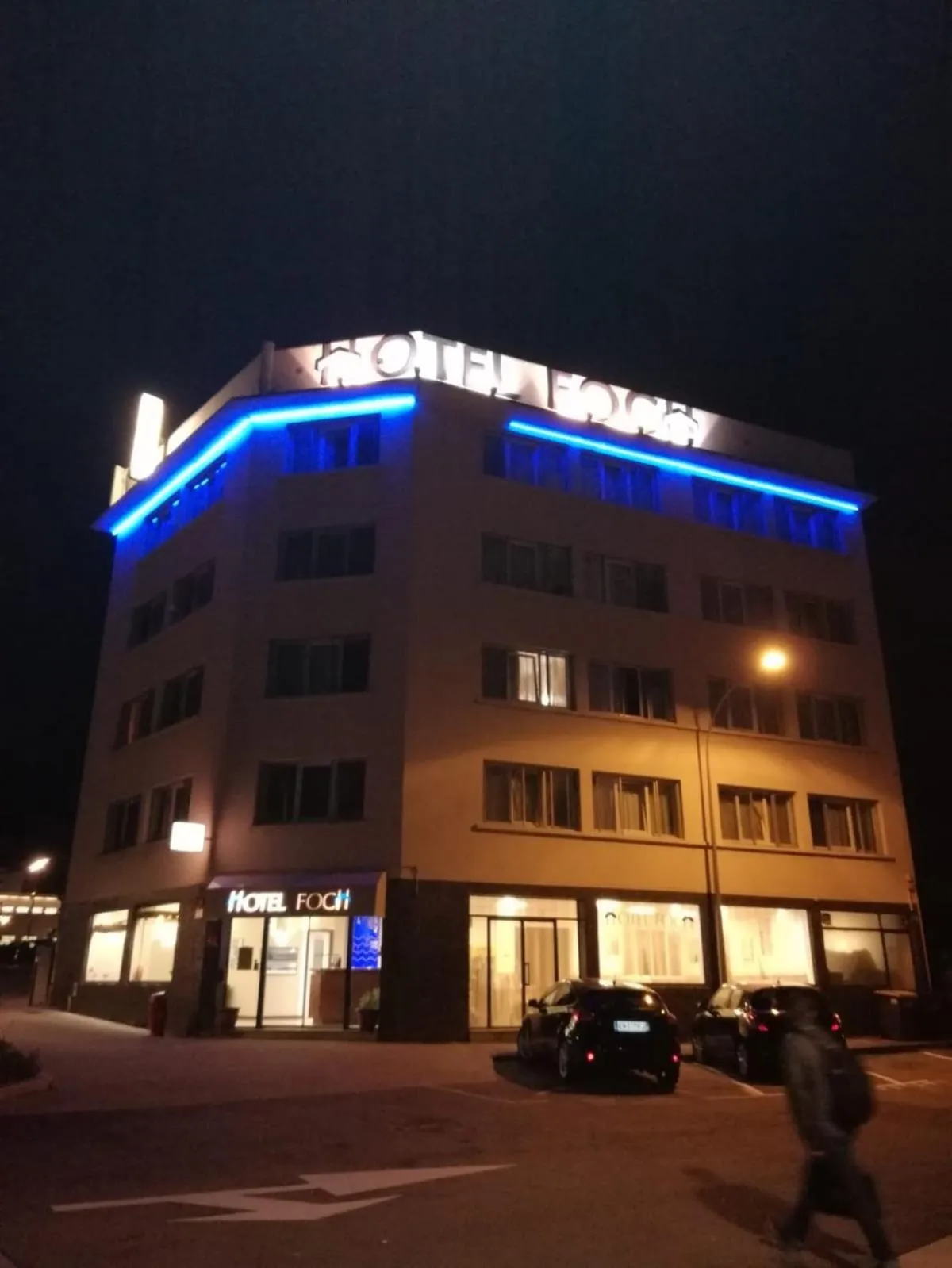 Property building in Contact Hôtel Foch