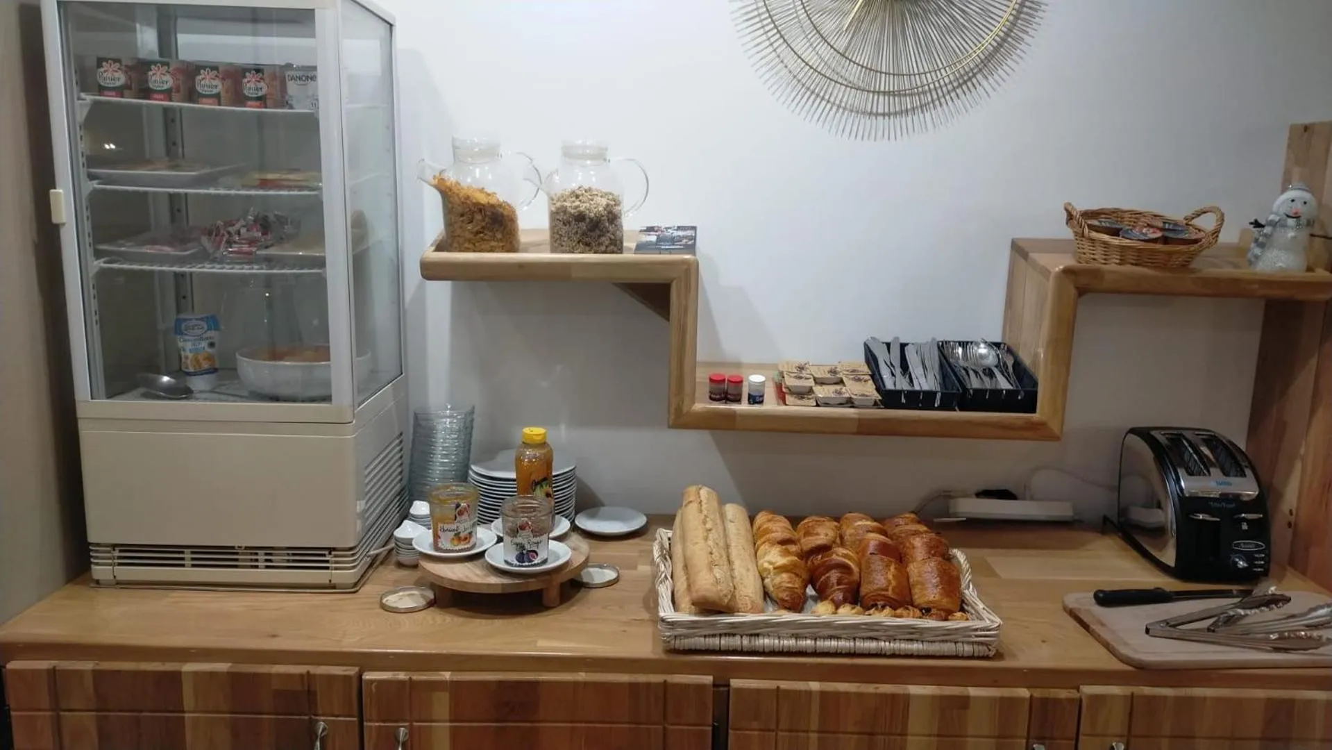 Buffet breakfast in Contact Hôtel Foch