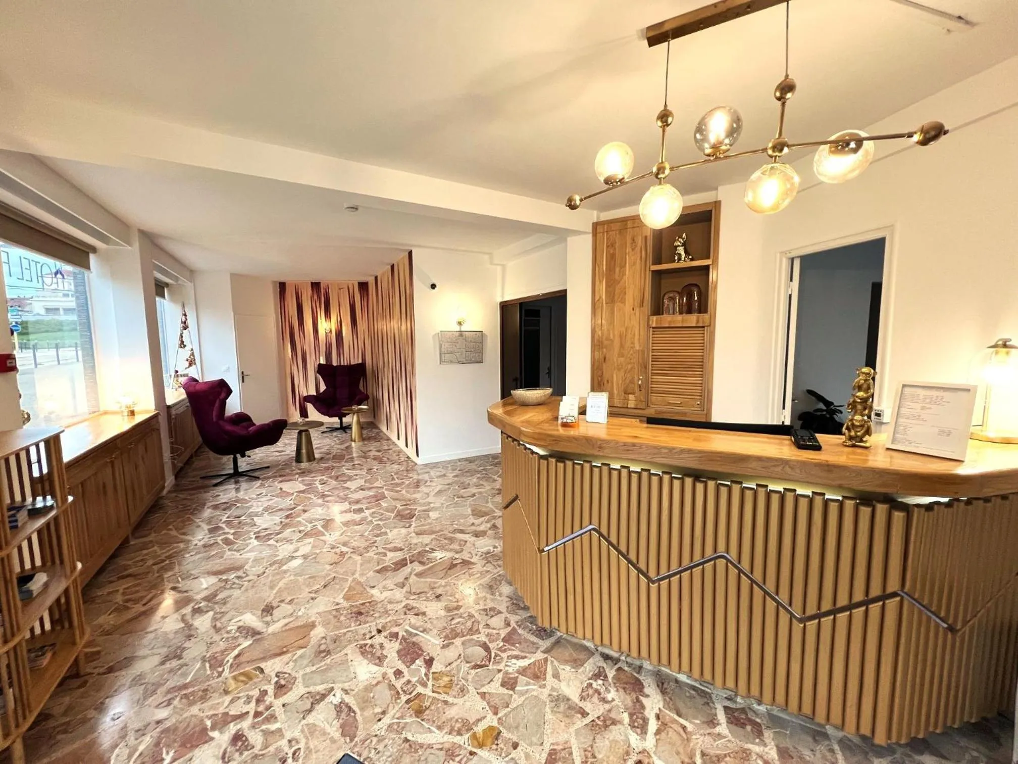 Lobby or reception in Contact Hôtel Foch