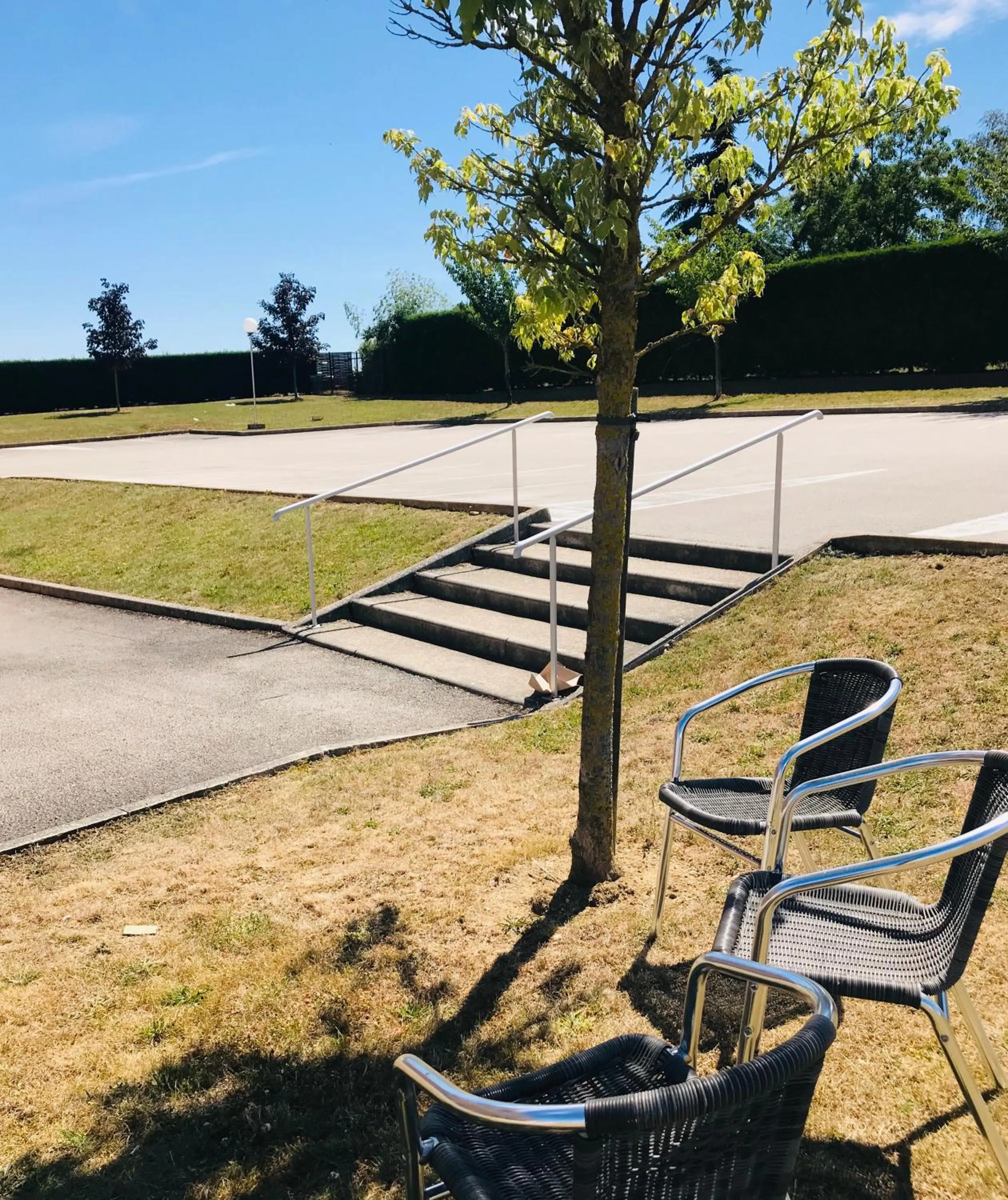 Garden in Kyriad Dijon Sud - Longvic