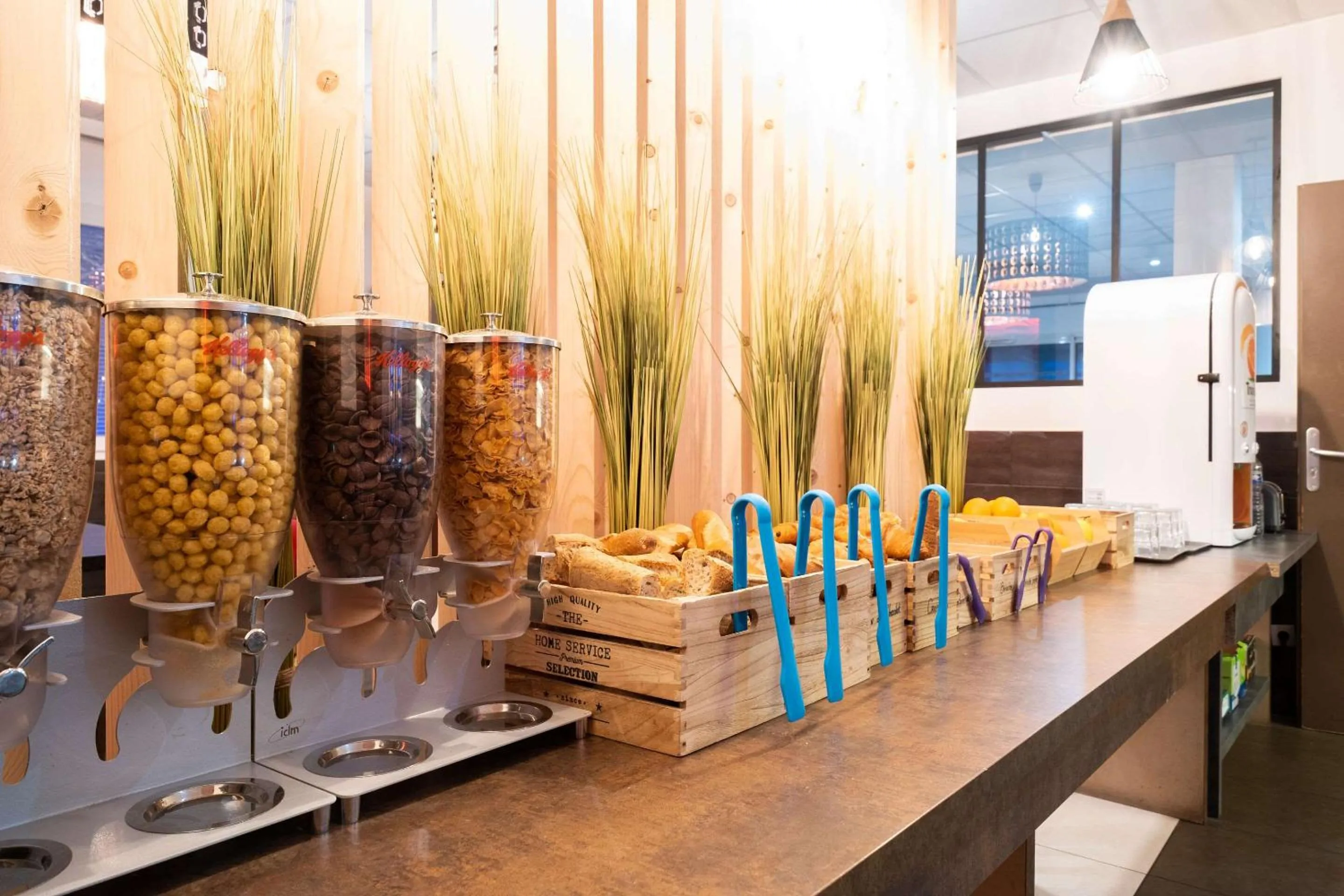 Restaurant/places to eat in Kyriad Dijon Sud - Longvic