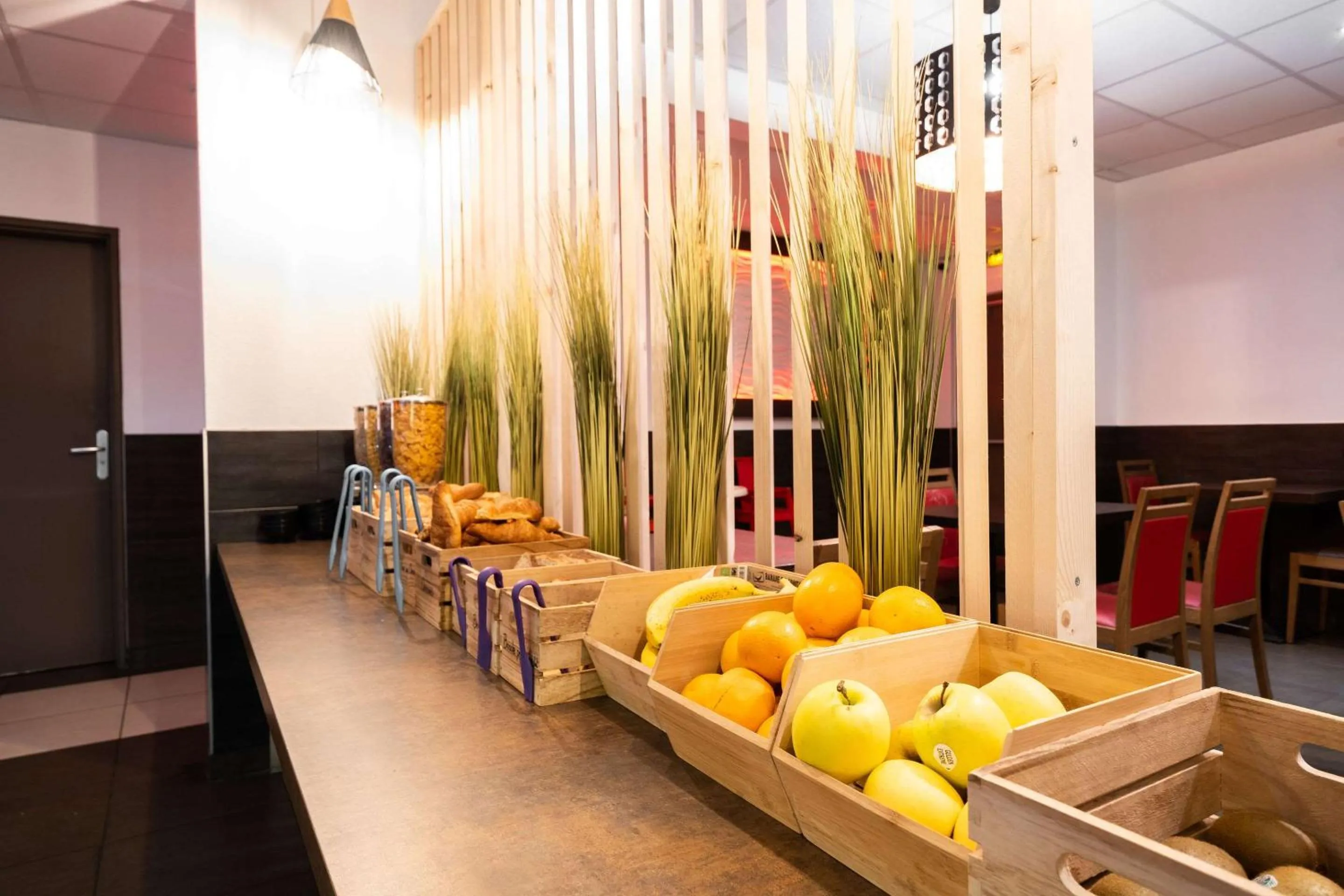 Restaurant/places to eat in Kyriad Dijon Sud - Longvic