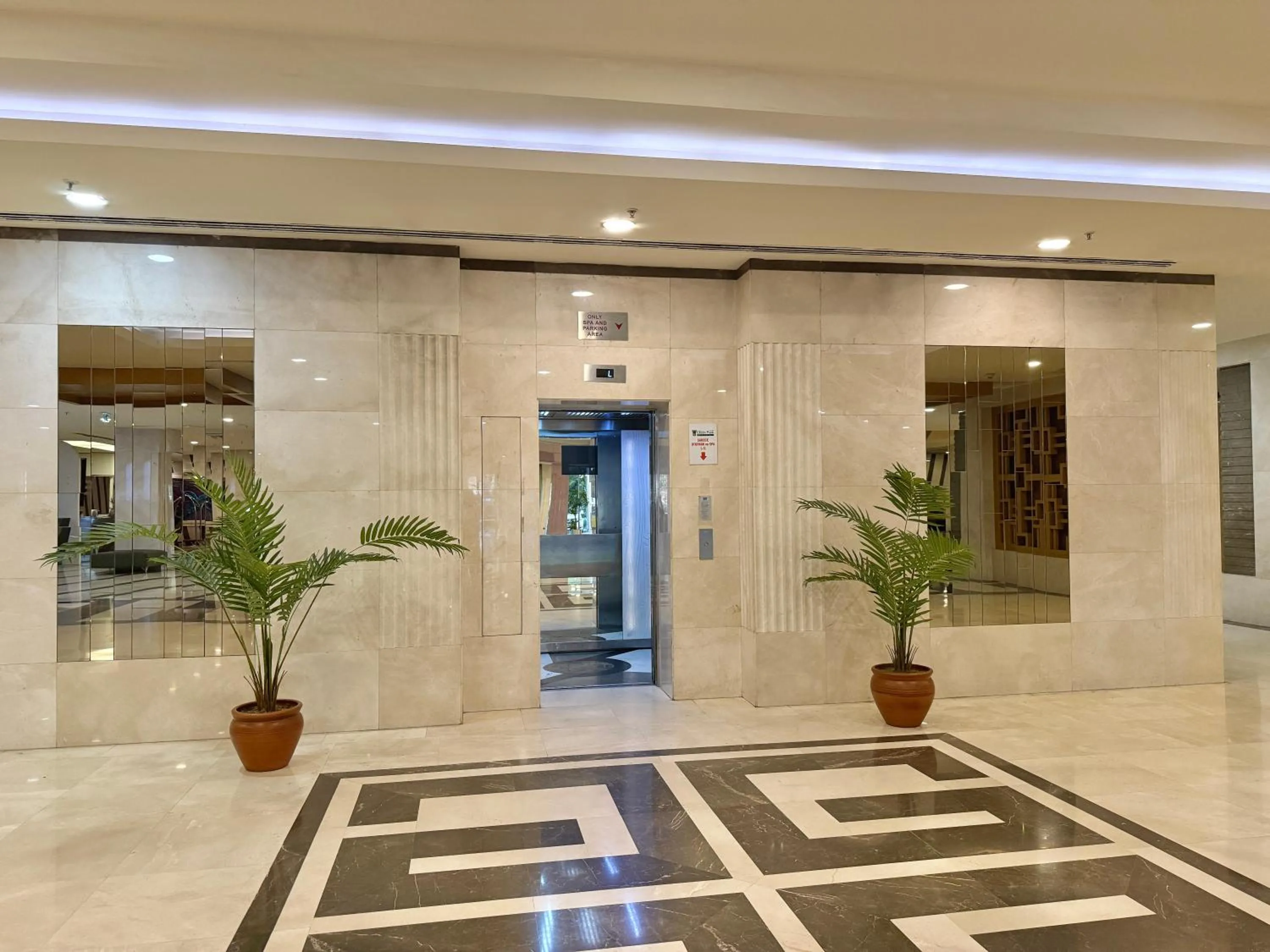 Lobby or reception in The Green Park Pendik