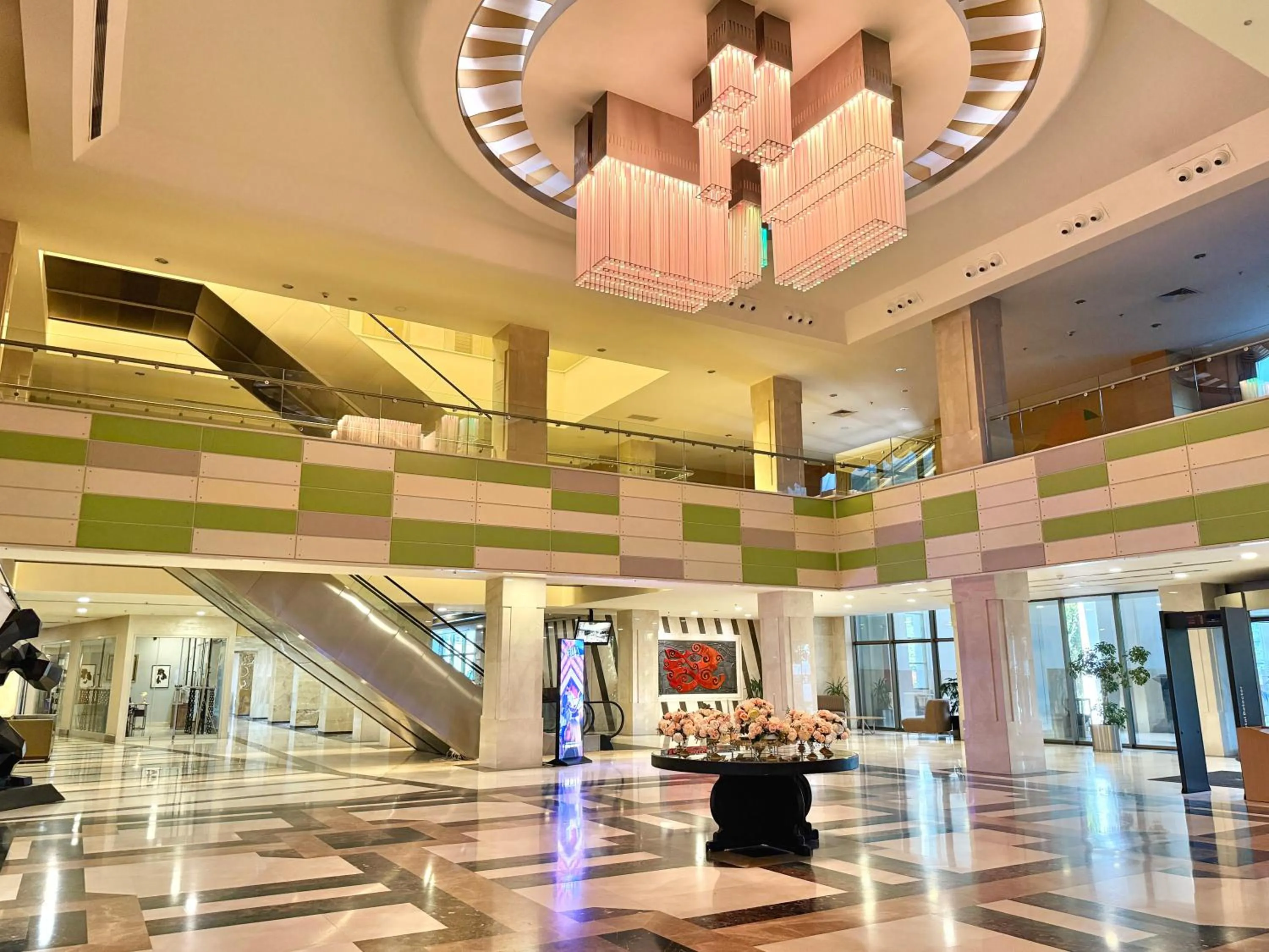 Lobby or reception in The Green Park Pendik