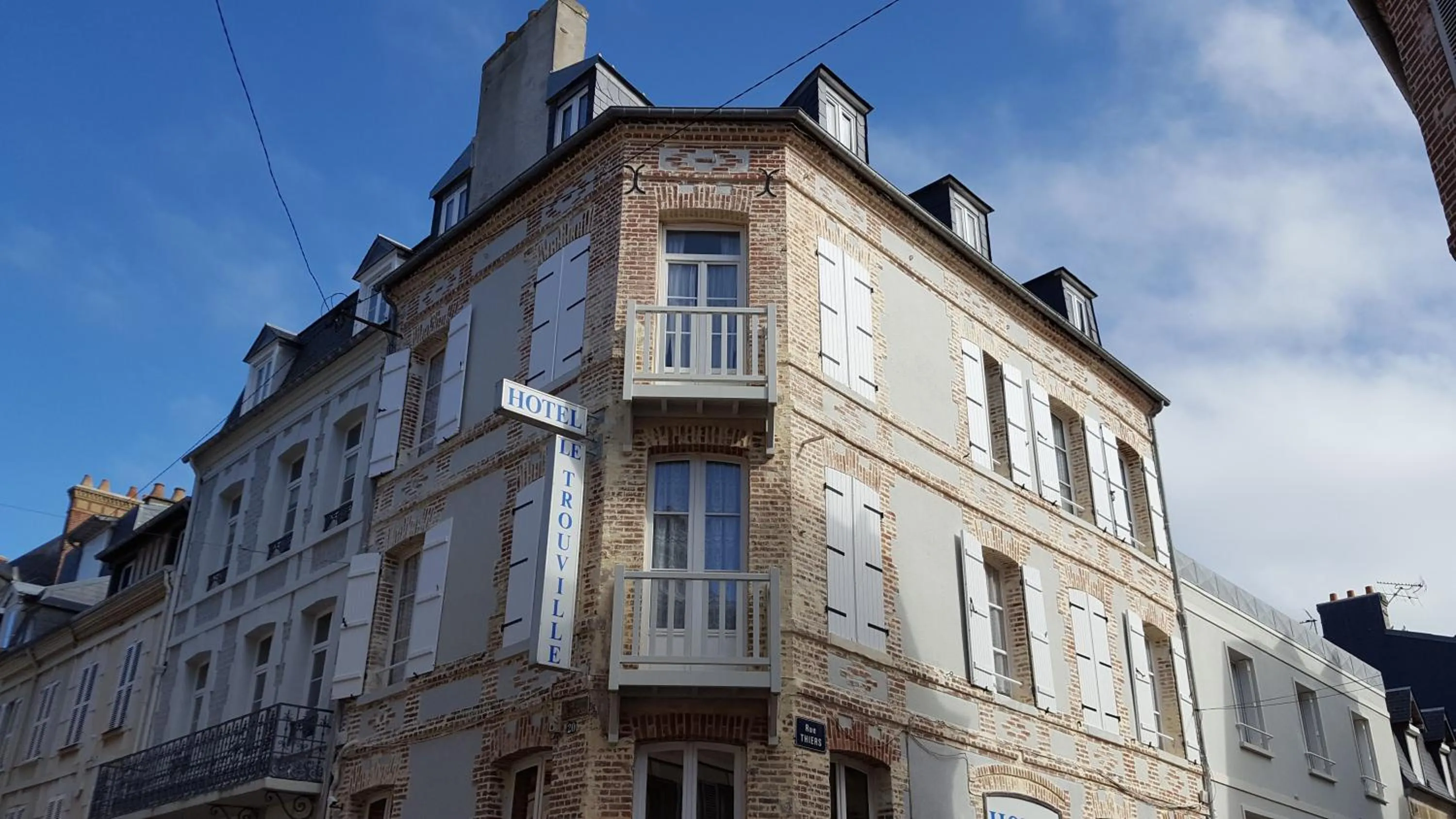 Property building in Le Trouville - Hôtel de Charme