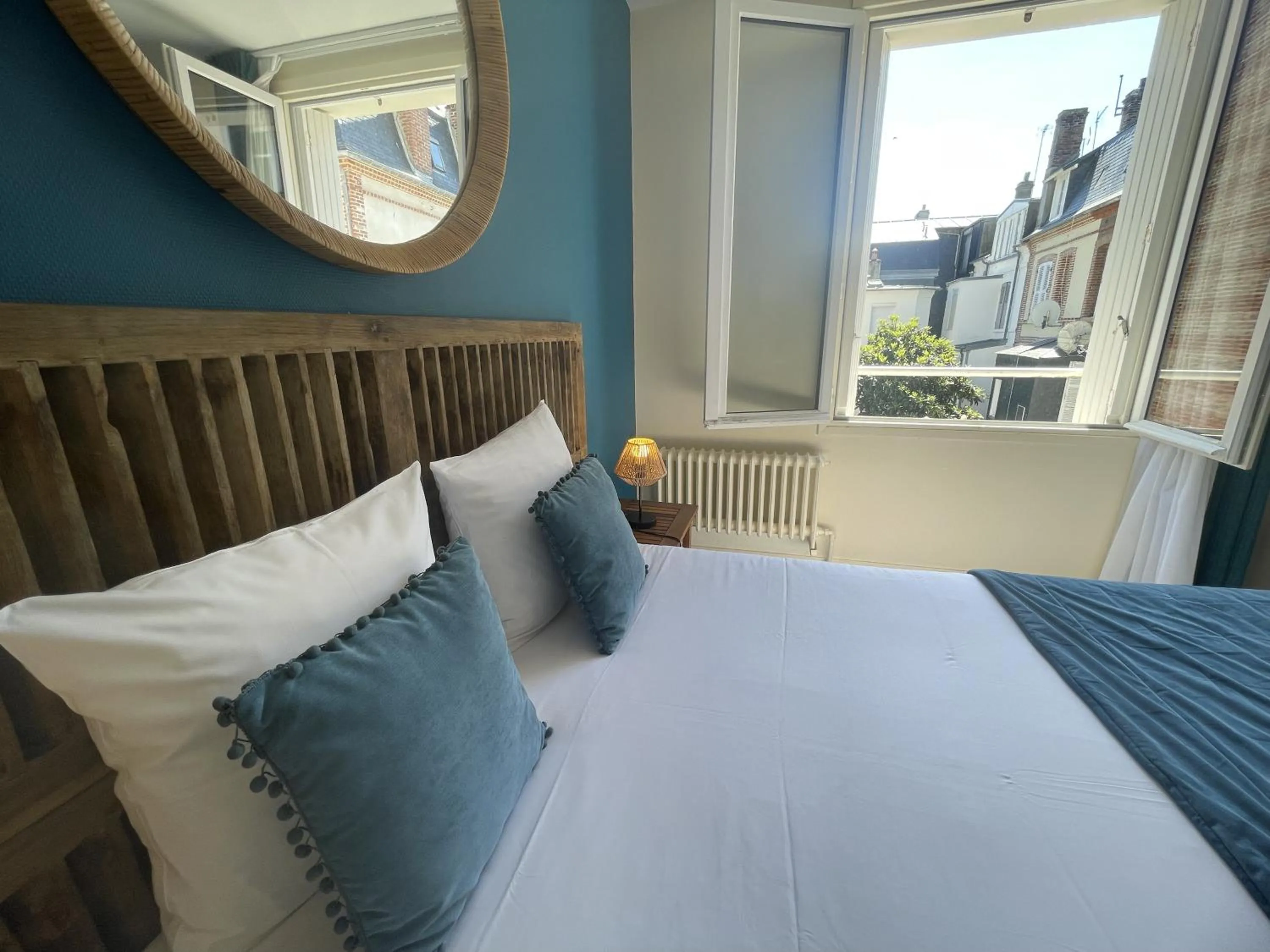 Bed in Le Trouville - Hôtel de Charme