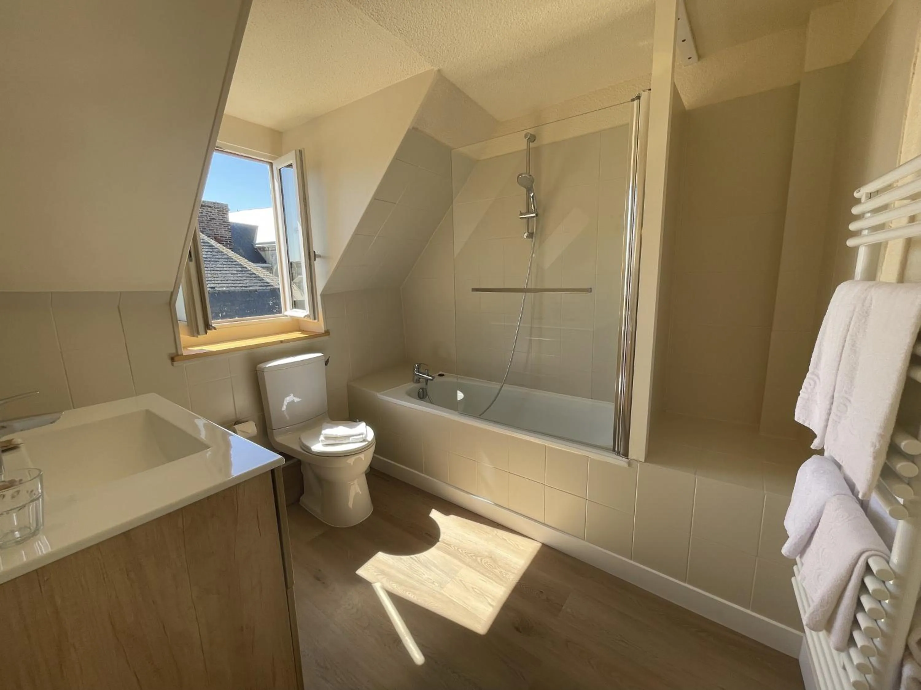 Bathroom in Le Trouville - Hôtel de Charme