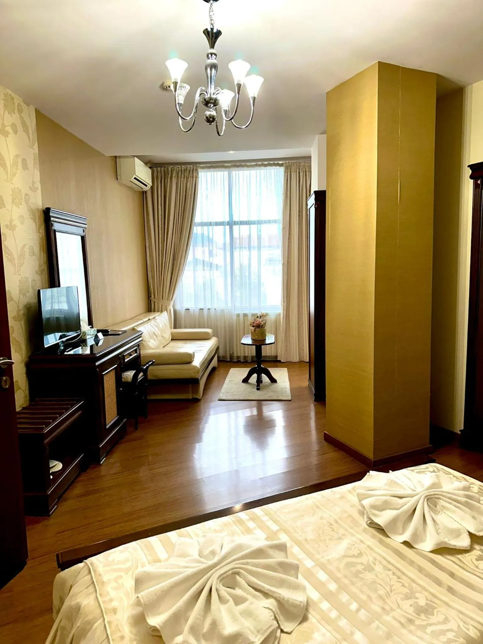 TV and multimedia, Bed in Acapulco Hotel