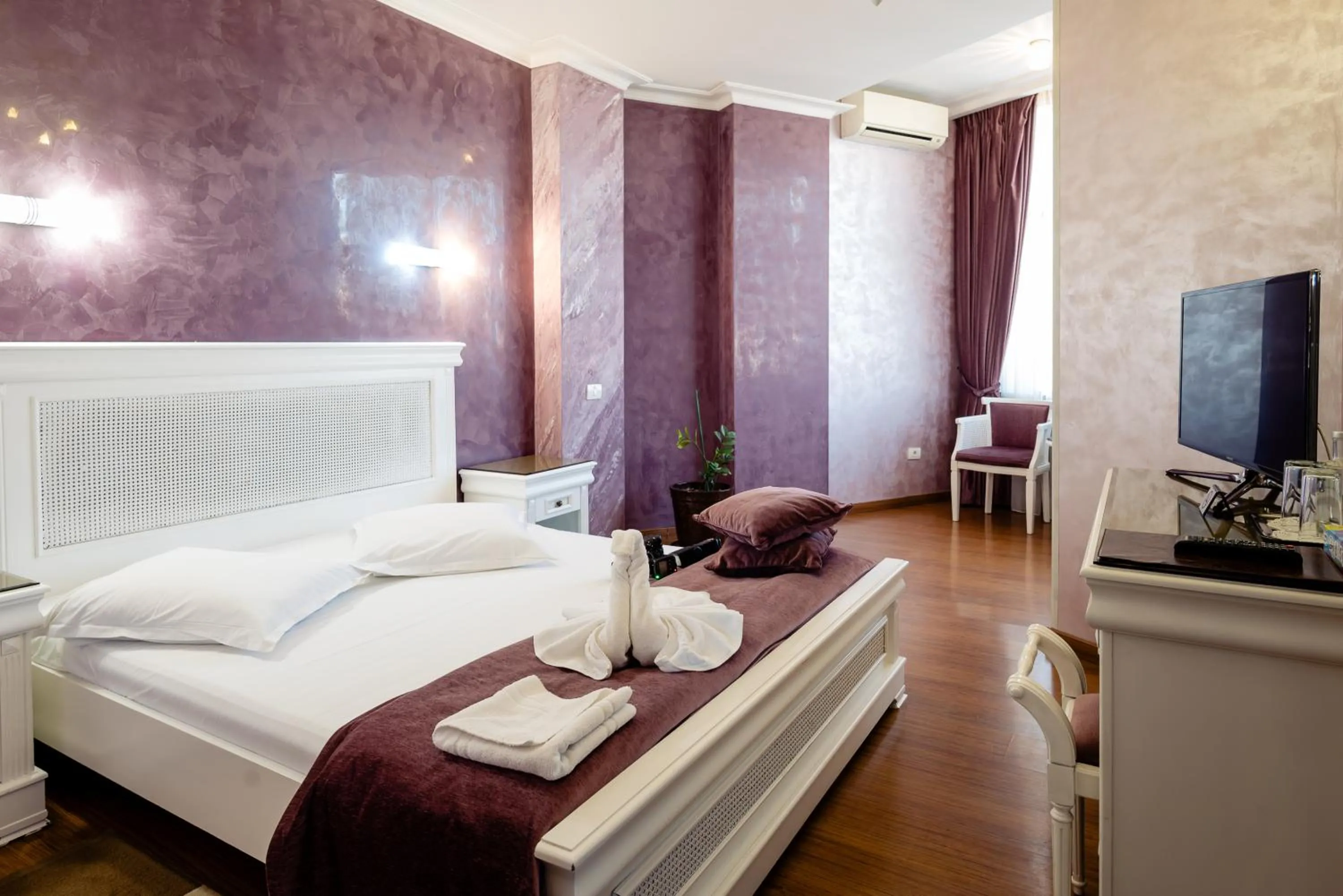 Bed in Acapulco Hotel