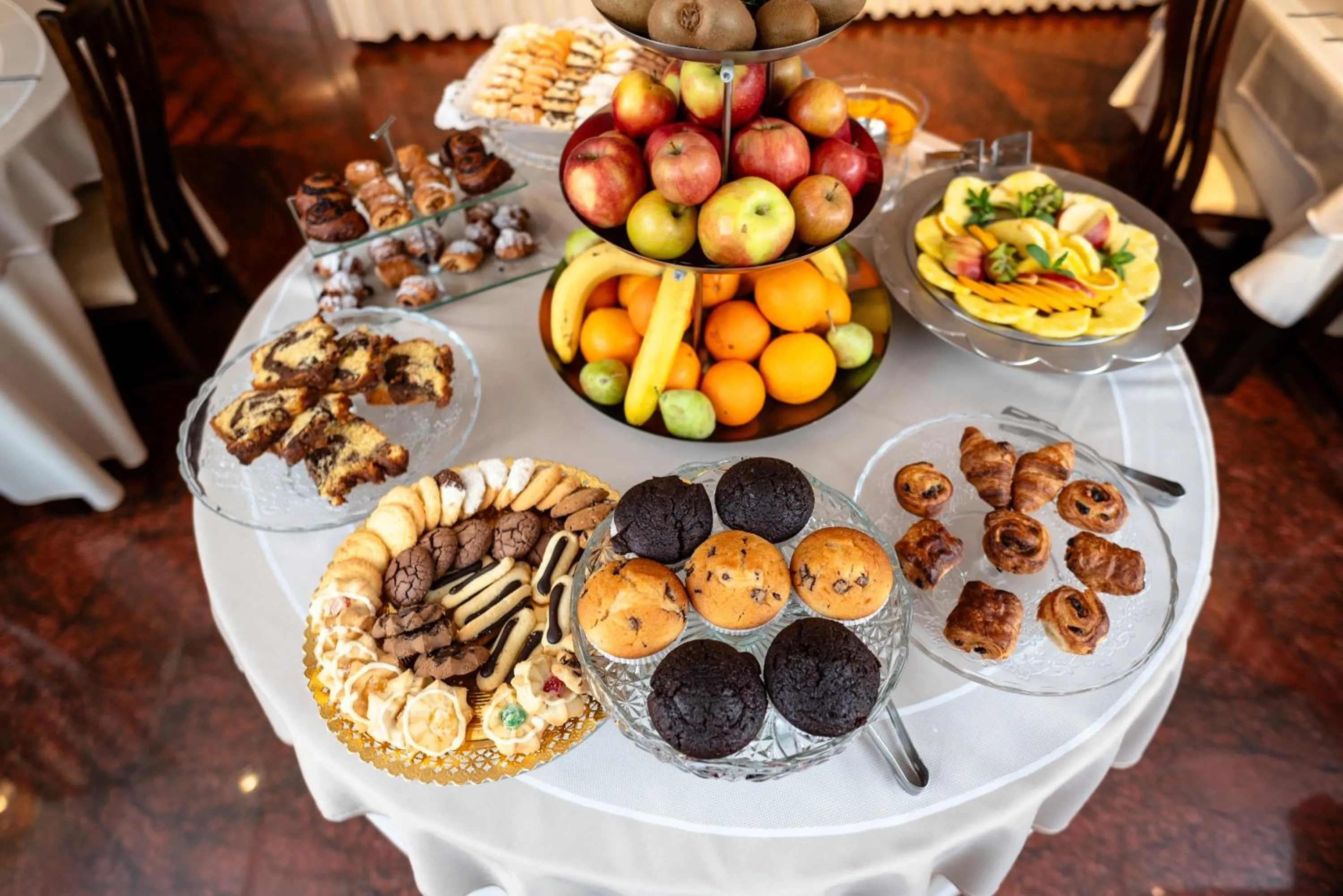 Buffet breakfast in Acapulco Hotel