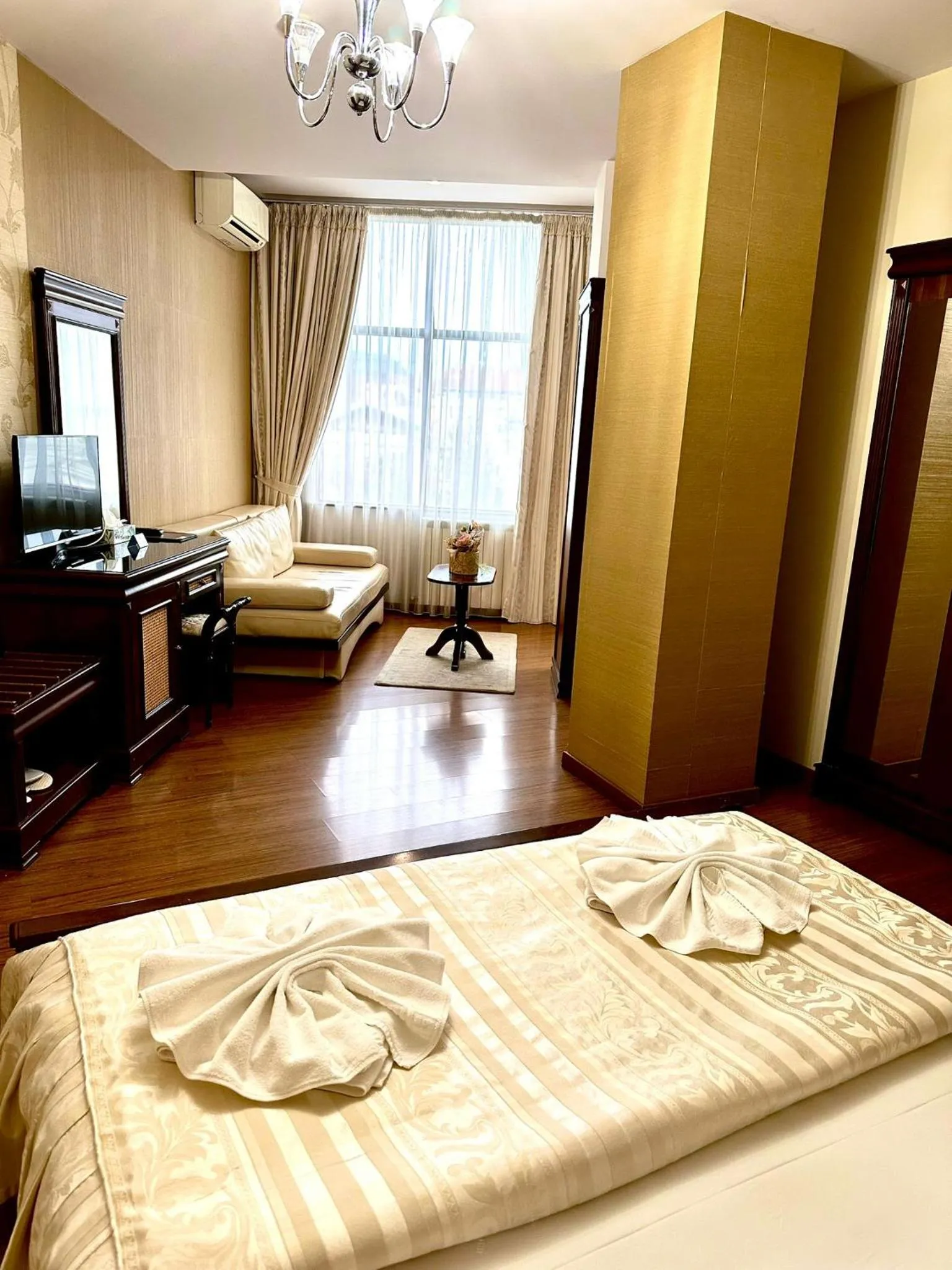 Living room, Bed in Acapulco Hotel