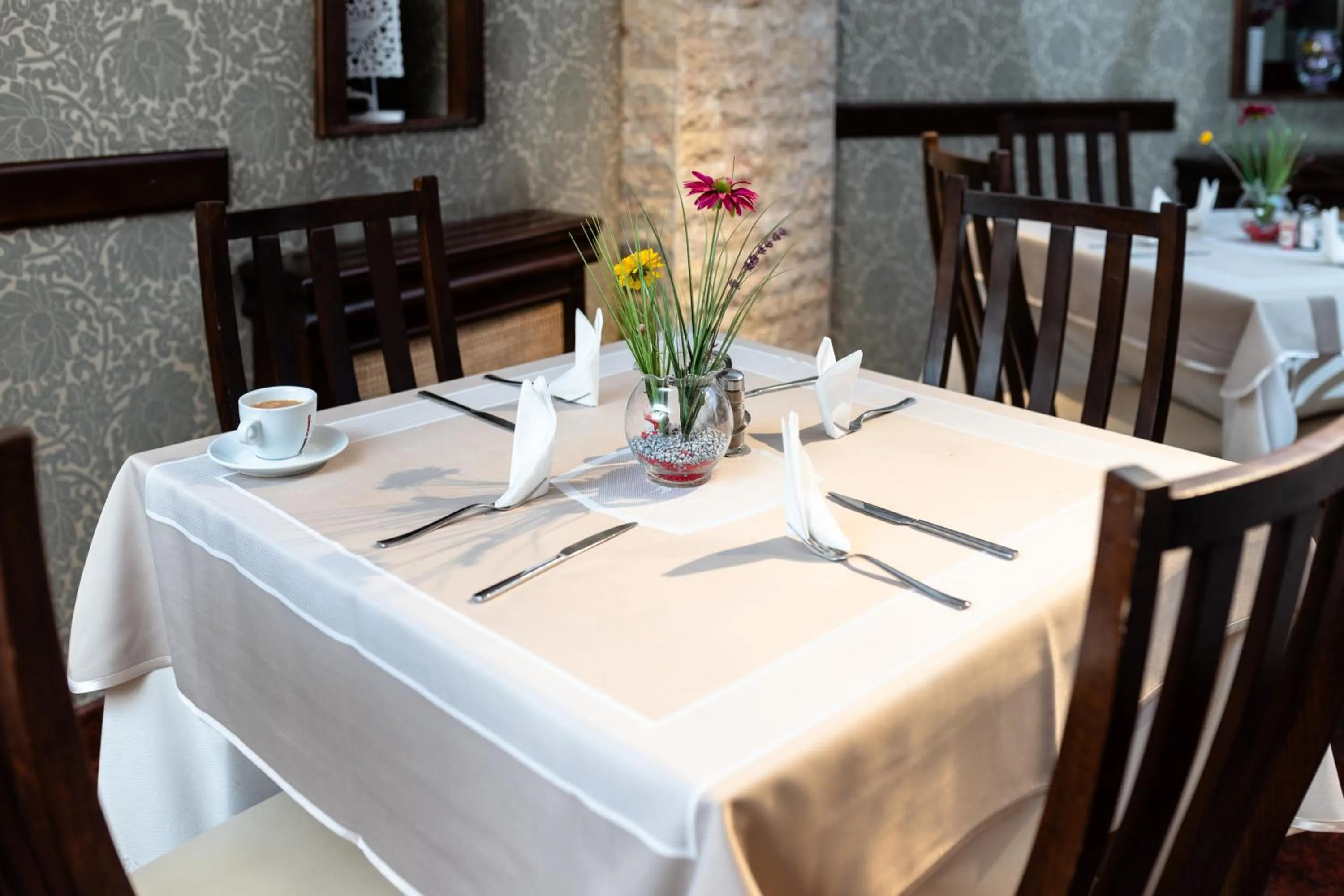 Dining area in Acapulco Hotel
