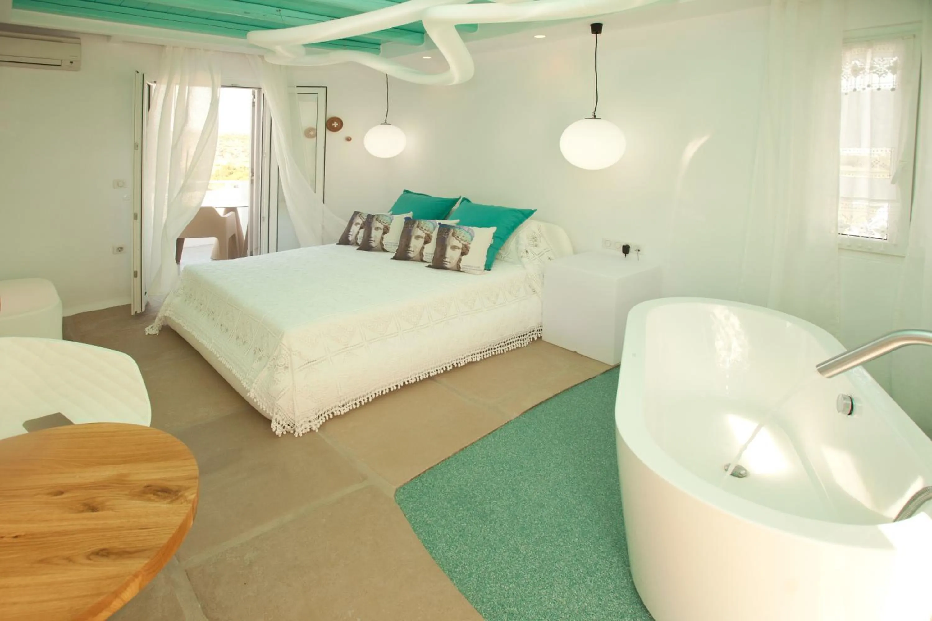 Photo of the whole room, Bed in Golden Sun Hotel