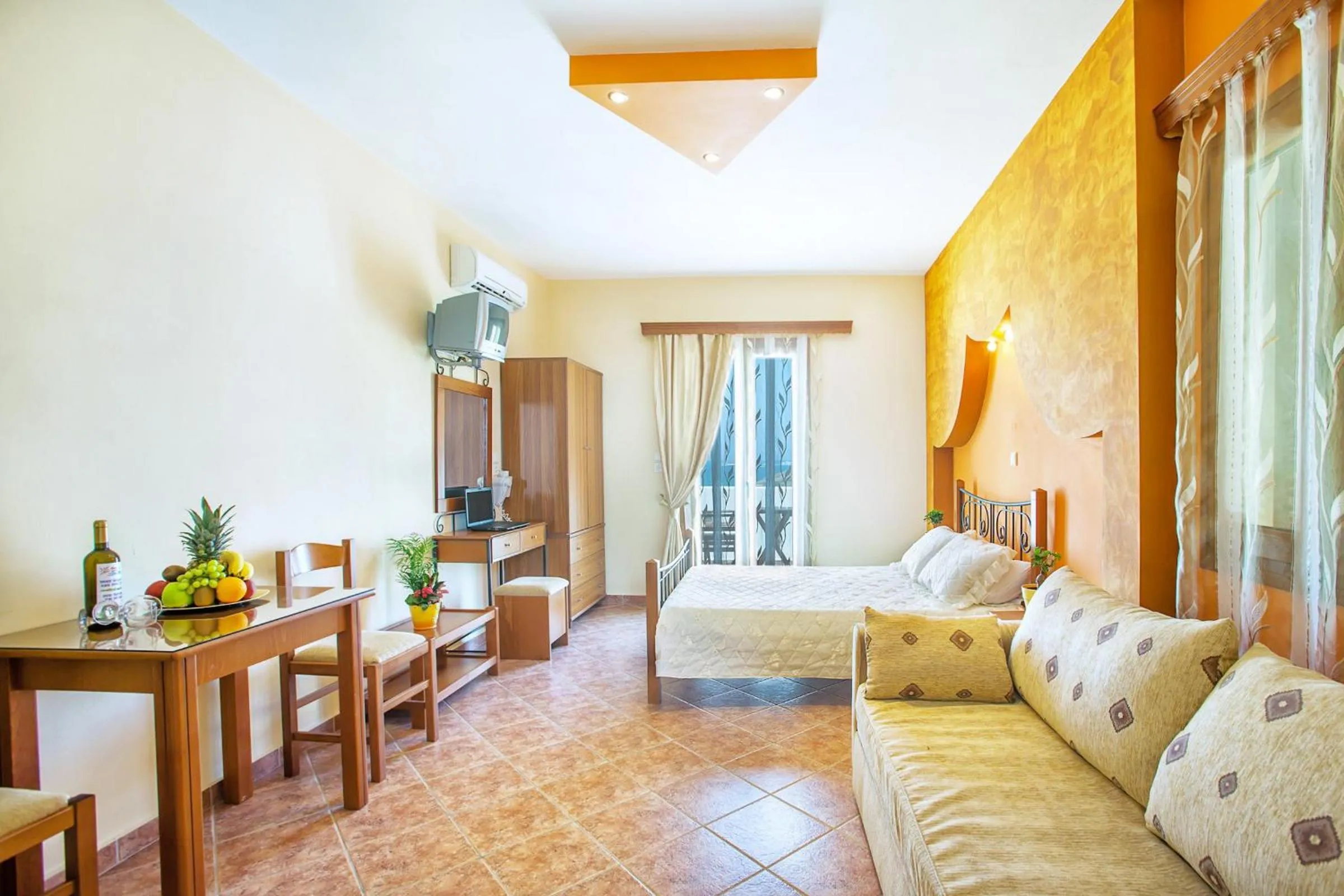 Photo of the whole room, Bed in Golden Sun Hotel