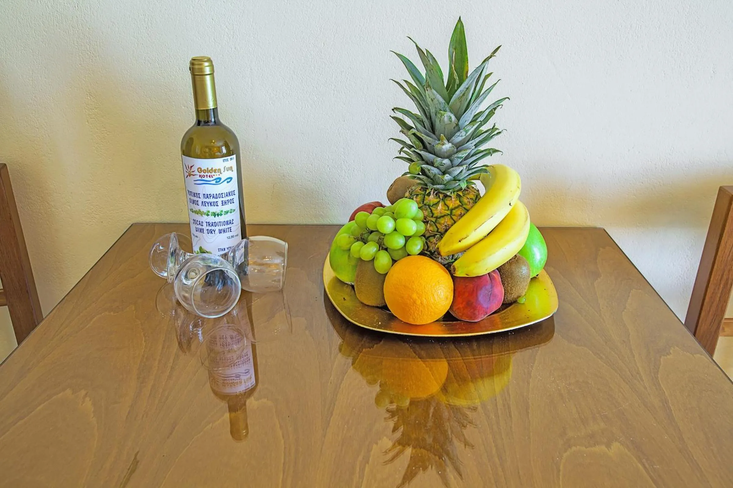 Food and drinks in Golden Sun Hotel