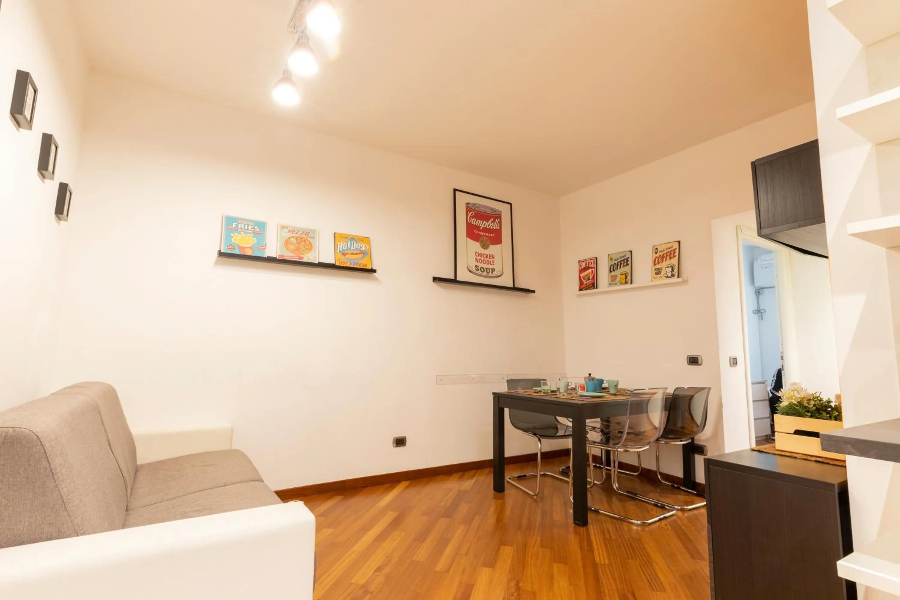 Communal lounge/ TV room in Borgo Vittorio St. Peter Apartments