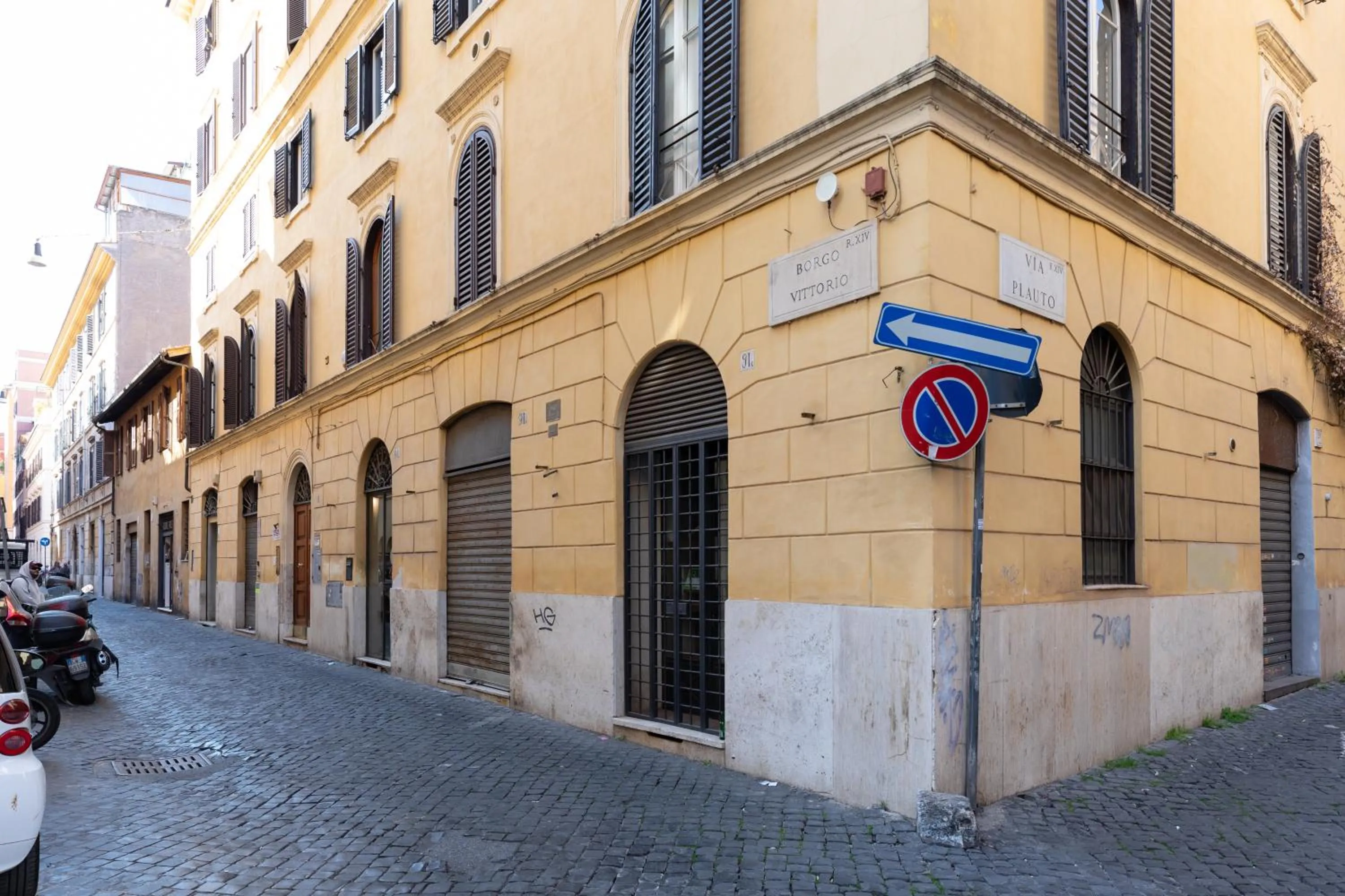 Property building in Borgo Vittorio St. Peter Apartments