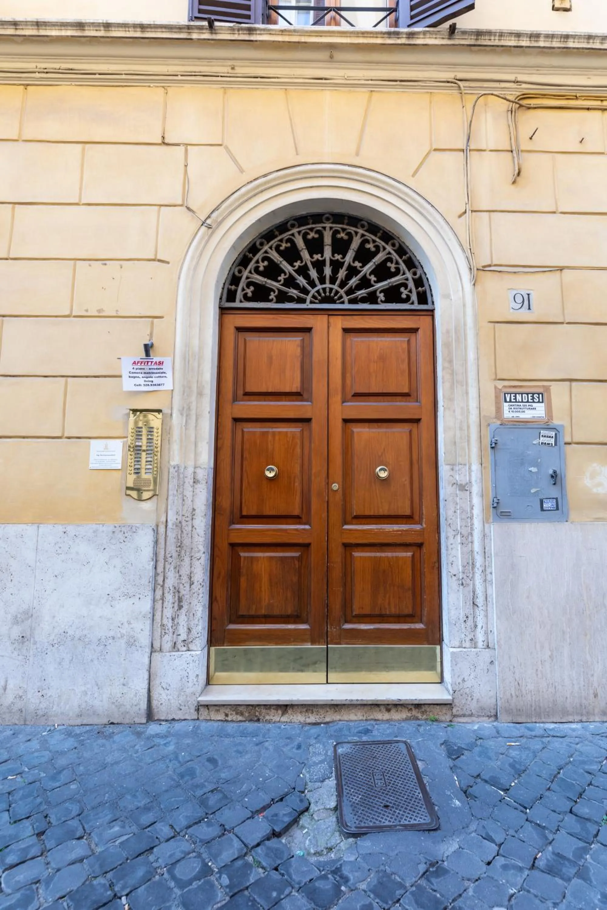 Facade/entrance in Borgo Vittorio St. Peter Apartments