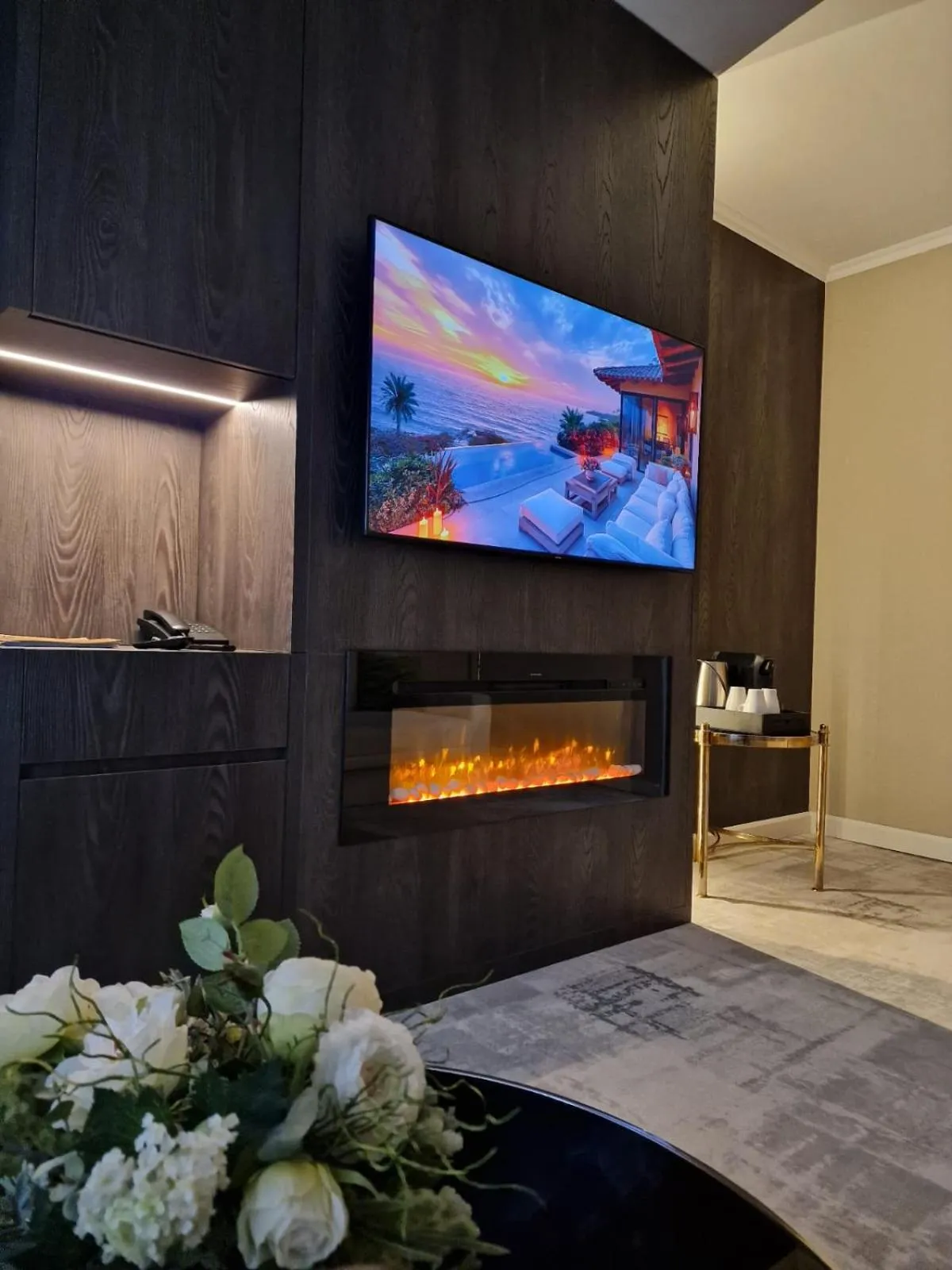 Communal lounge/ TV room in Hotel Carpathia