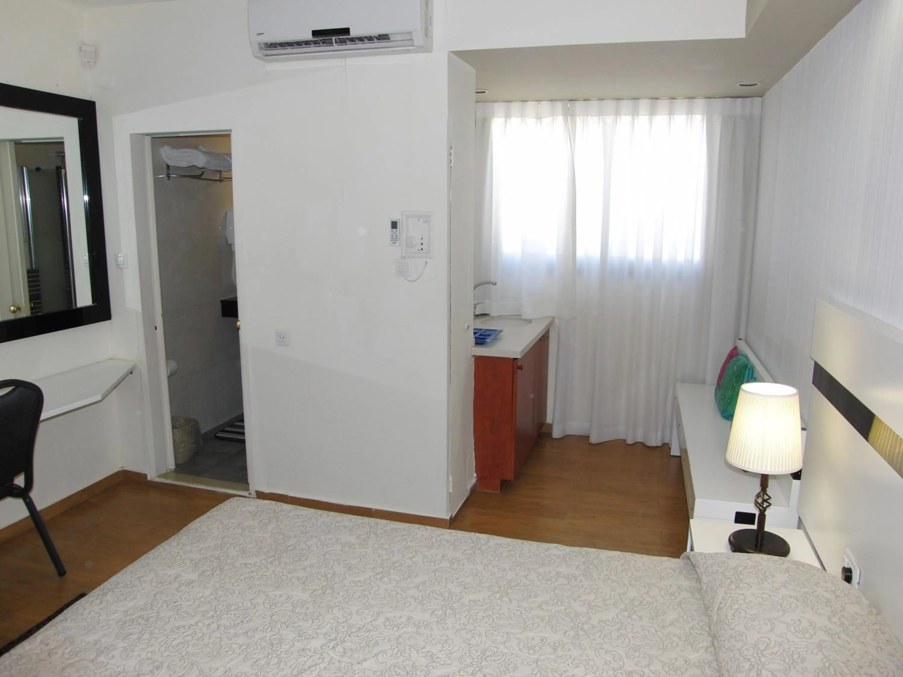 Day, Bed in Margoa Hotel Netanya