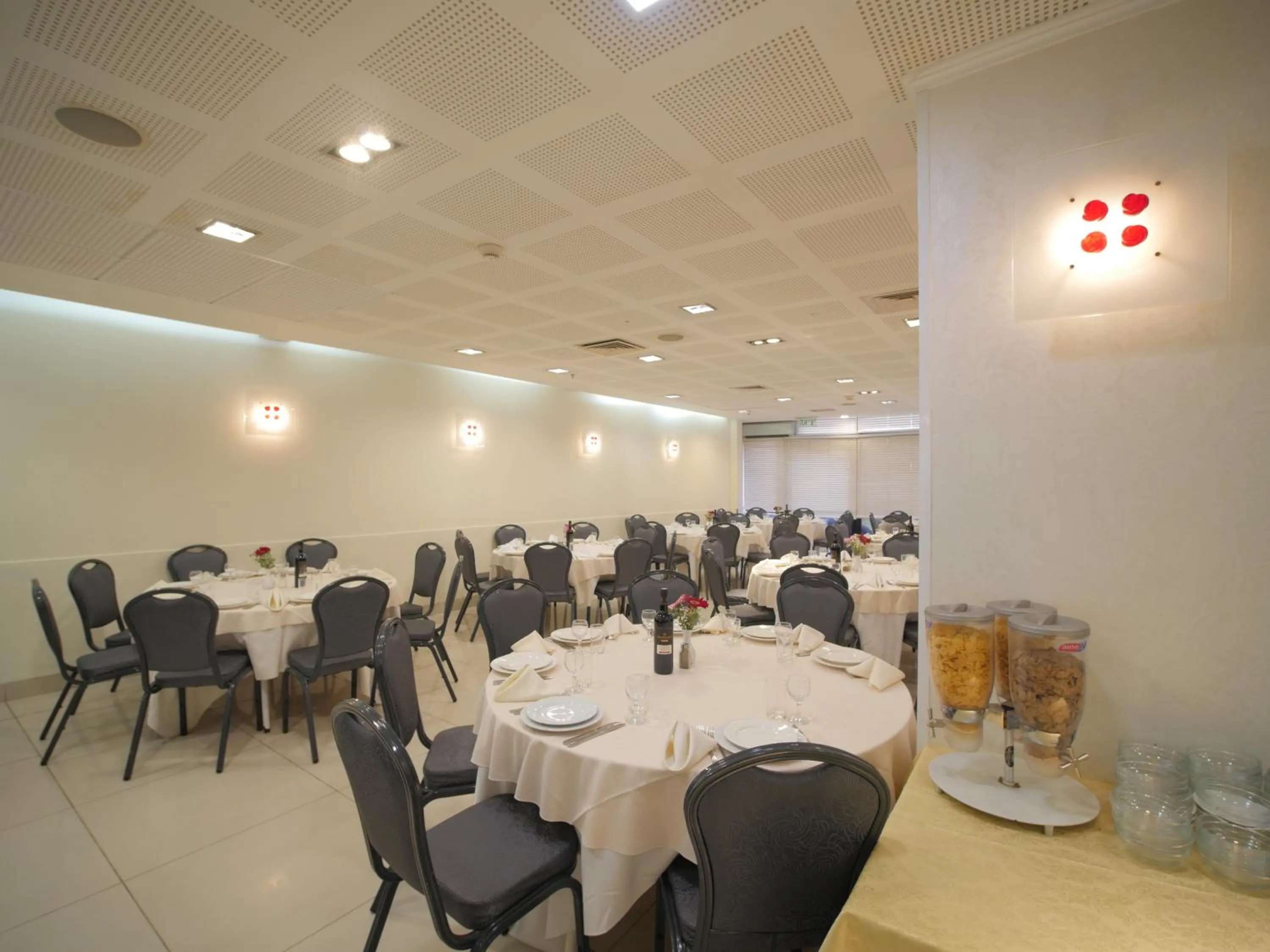 Restaurant/places to eat in Margoa Hotel Netanya