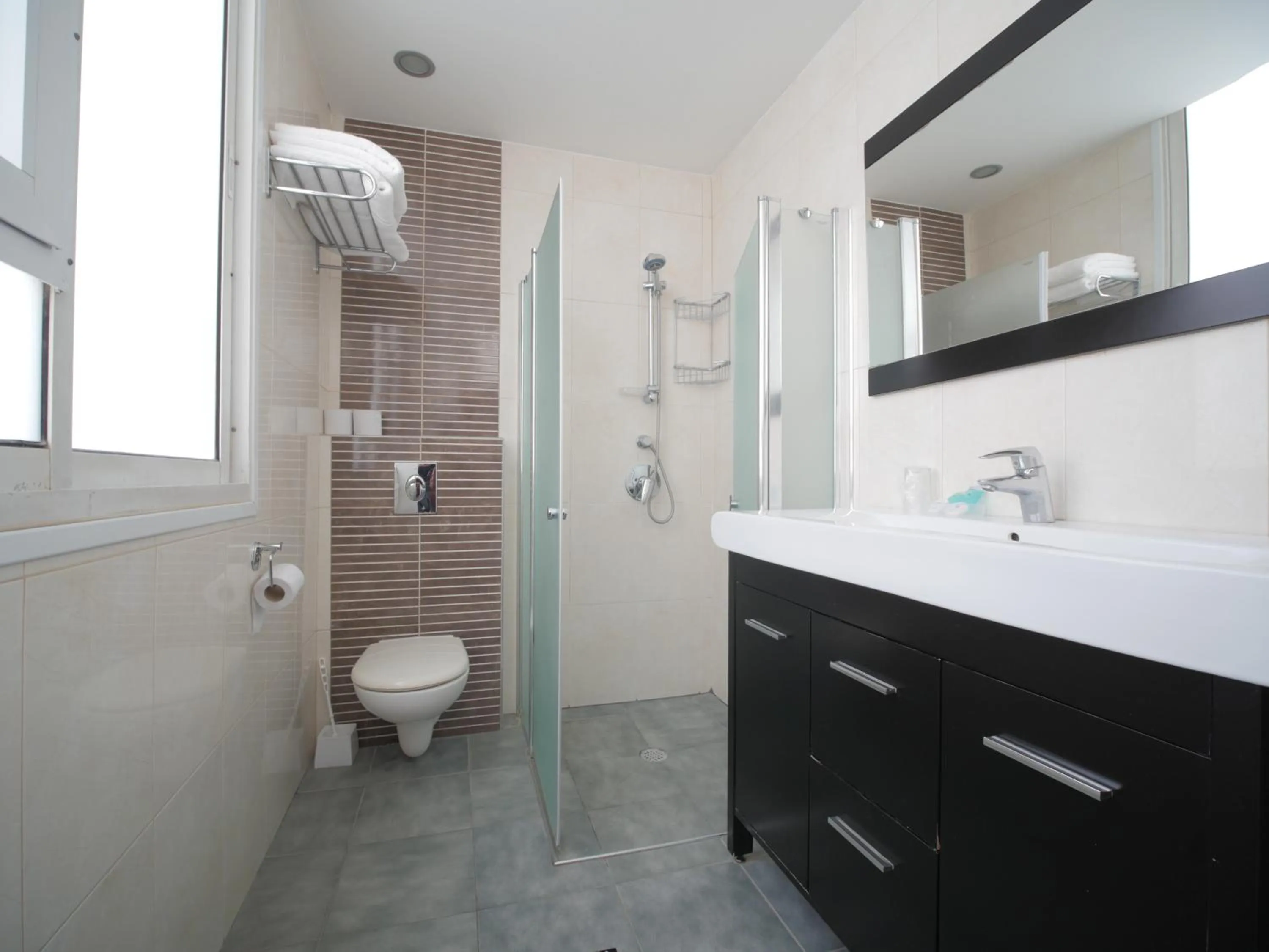 Shower in Margoa Hotel Netanya