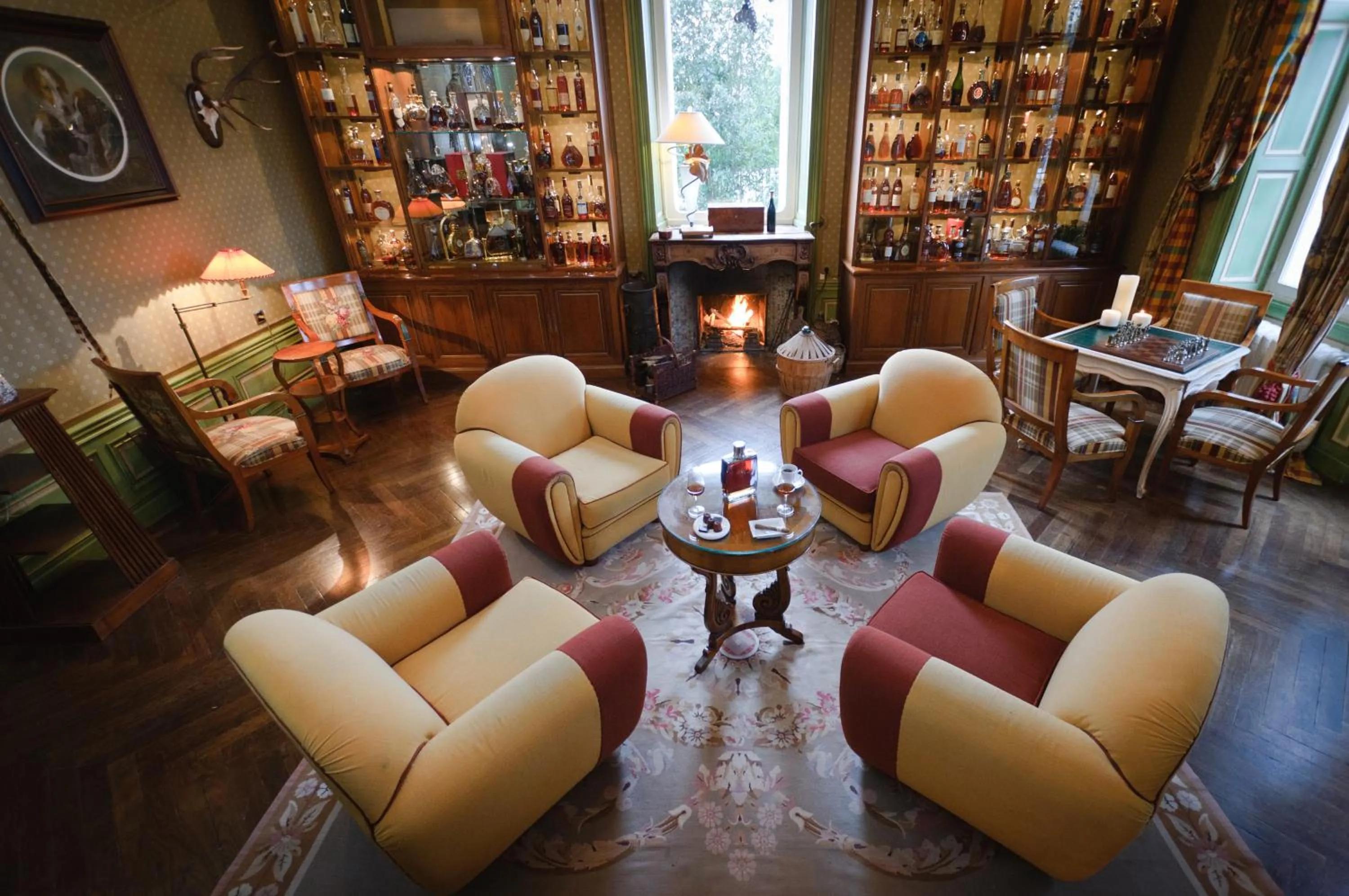 Library in Hôtel L'Yeuse - Teritoria