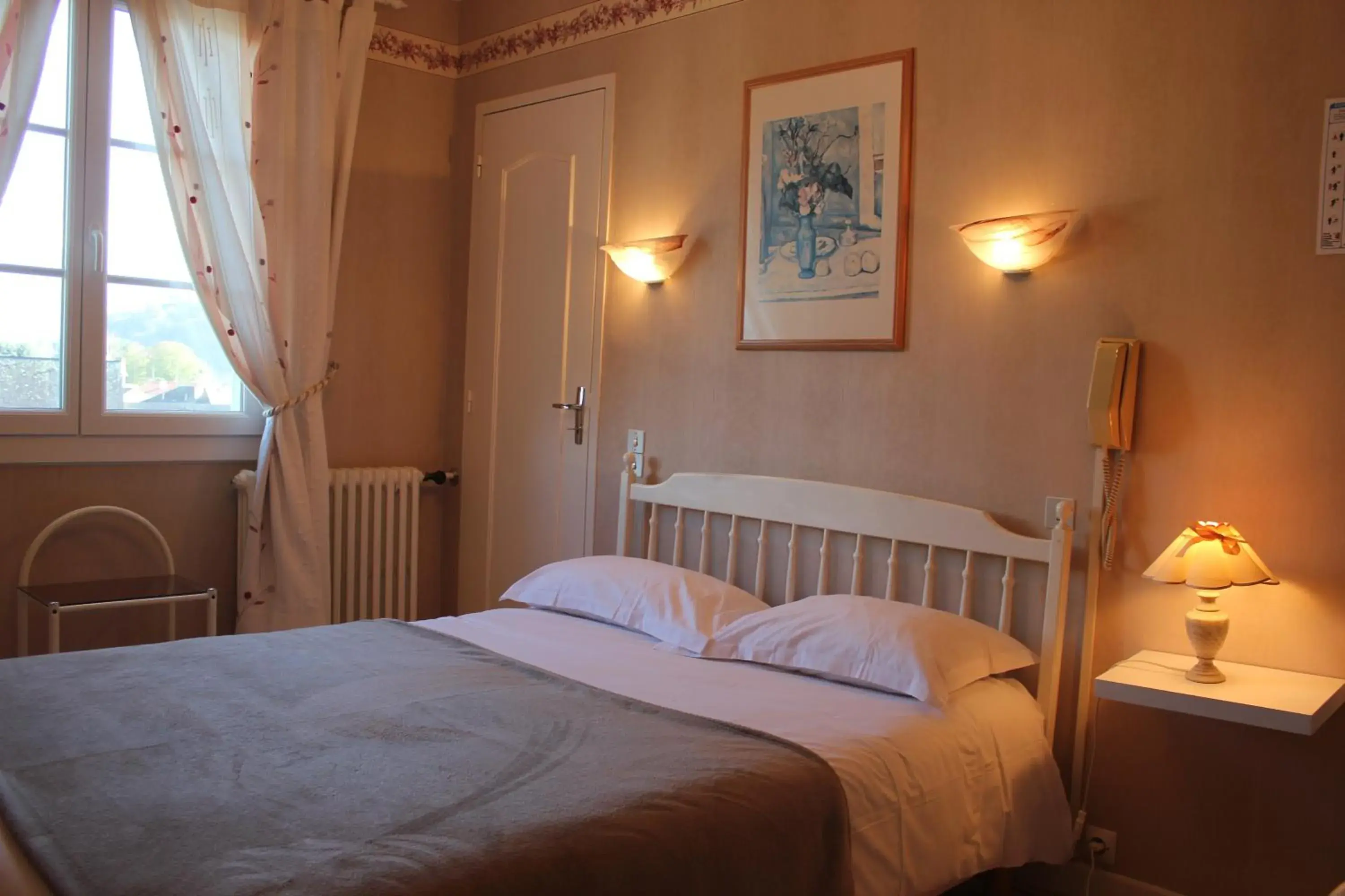 Single Room in Logis Hôtel Les Cimes Single Room in Logis Hôtel Les Cimes