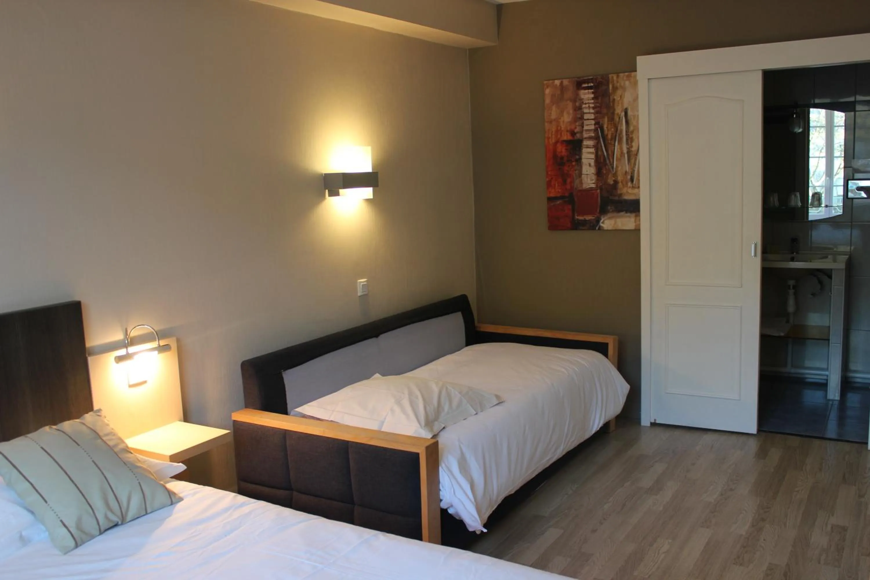 Day, Bed in Logis Hôtel Les Cimes