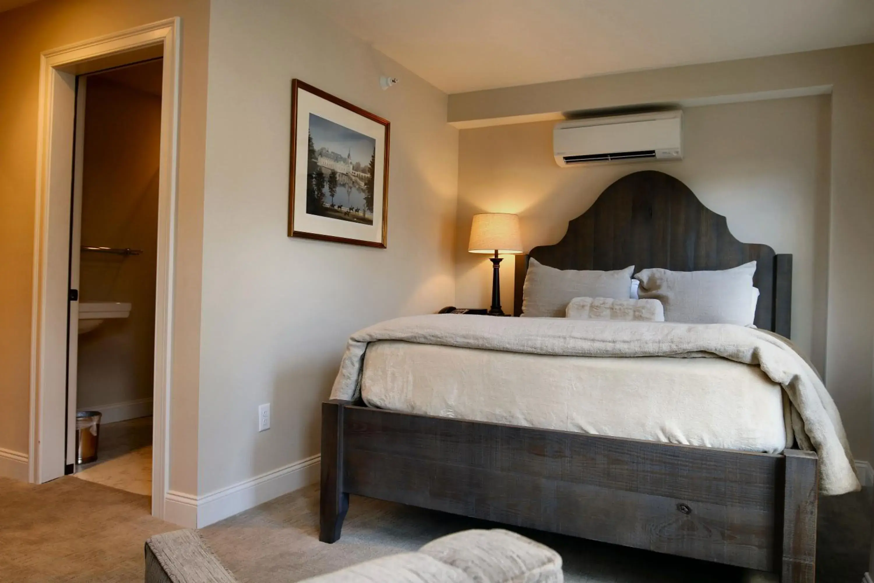 Standard Queen Room in The Vermont House Standard Queen Room in The Vermont House