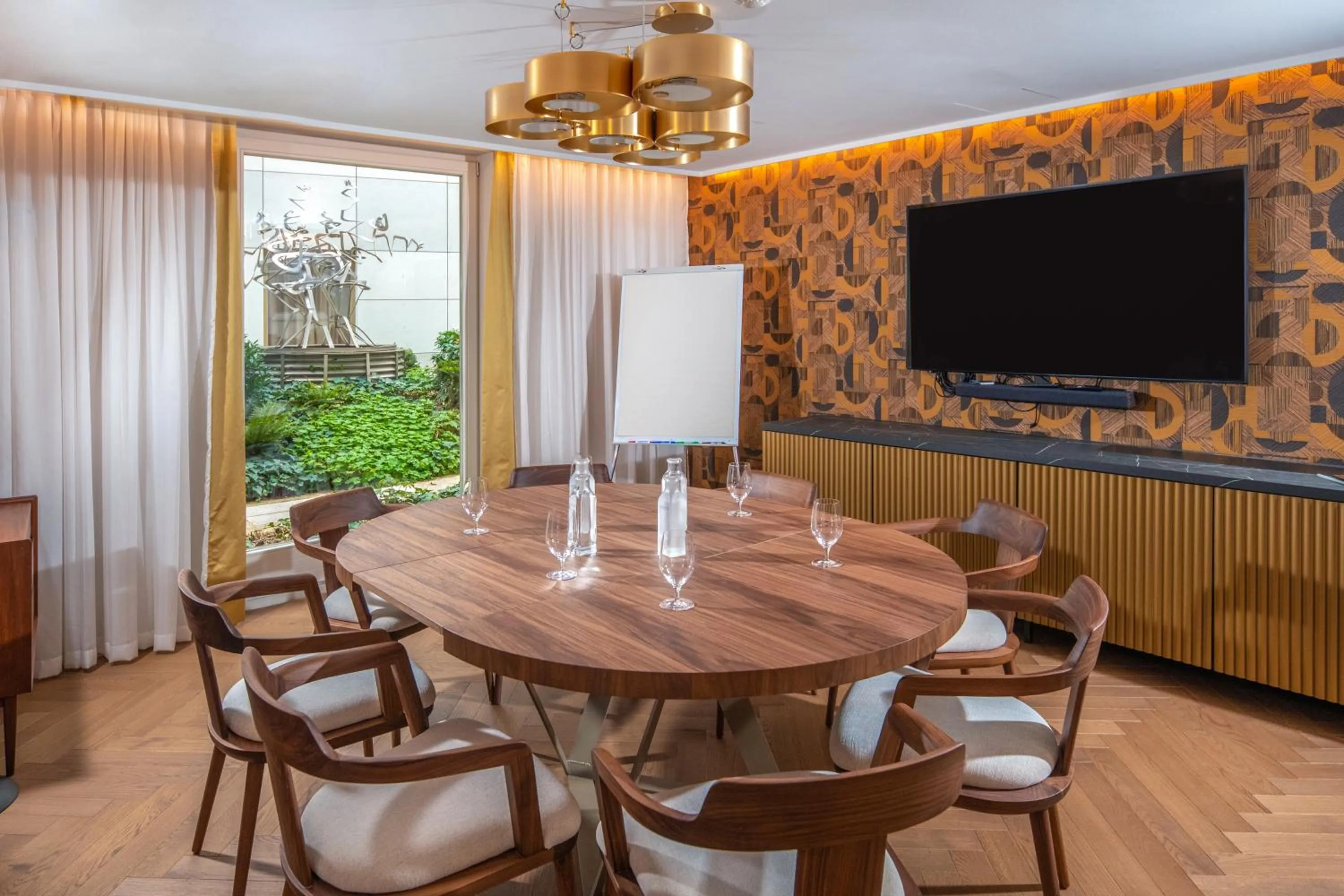 TV and multimedia in Continental Hotel Budapest