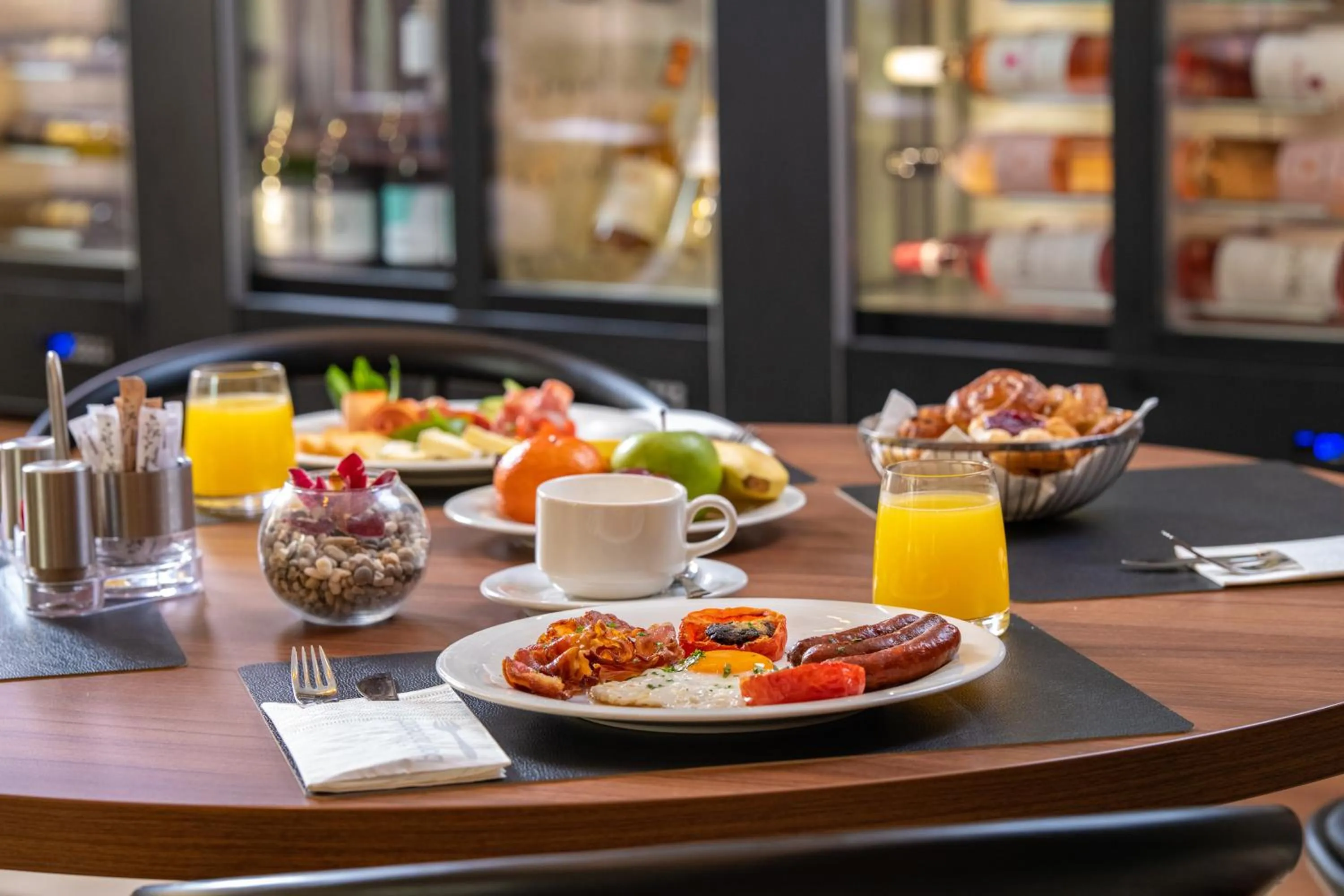 Breakfast in Continental Hotel Budapest