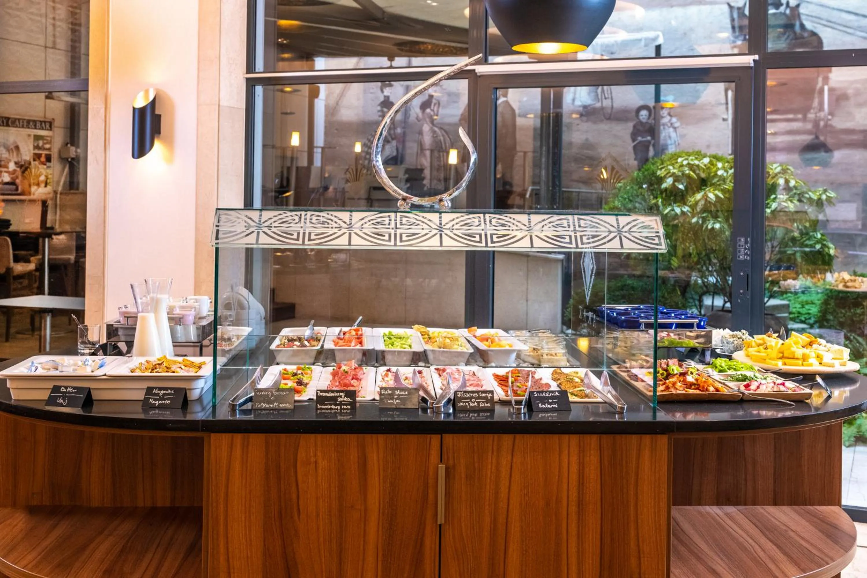 Food and drinks in Continental Hotel Budapest