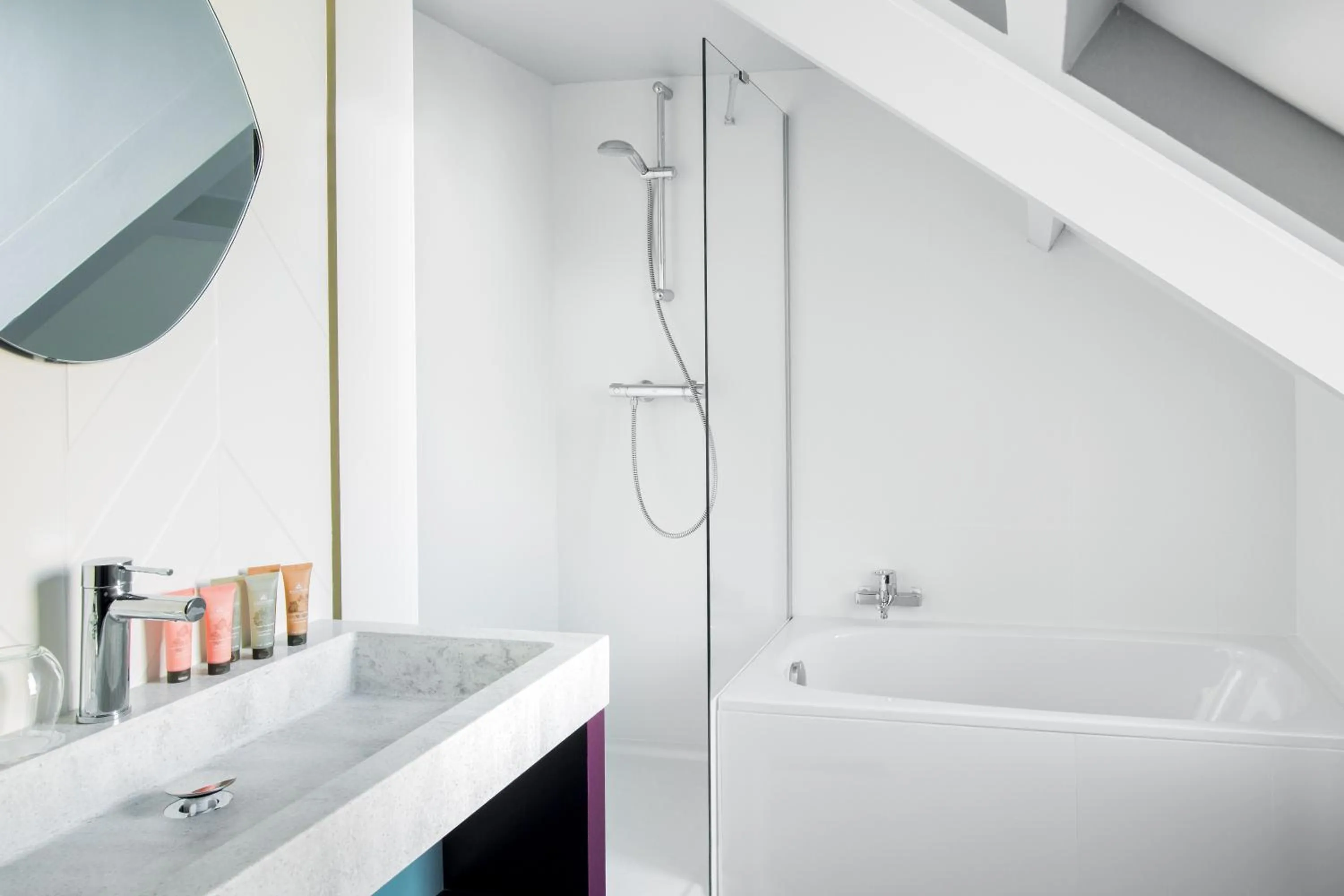 Bathroom in Hôtel Louvre Piemont