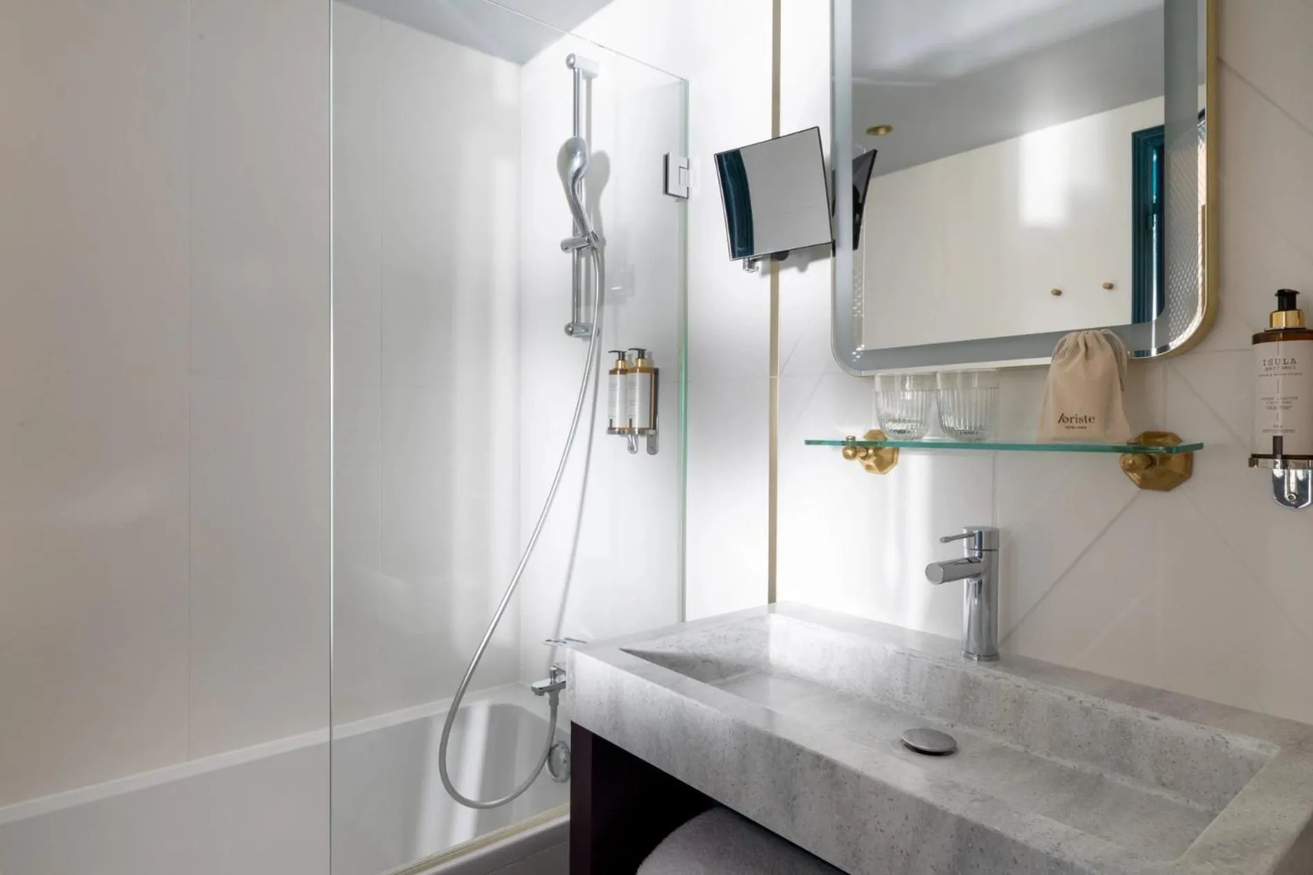 Bathroom in Hôtel Aoriste & Spa