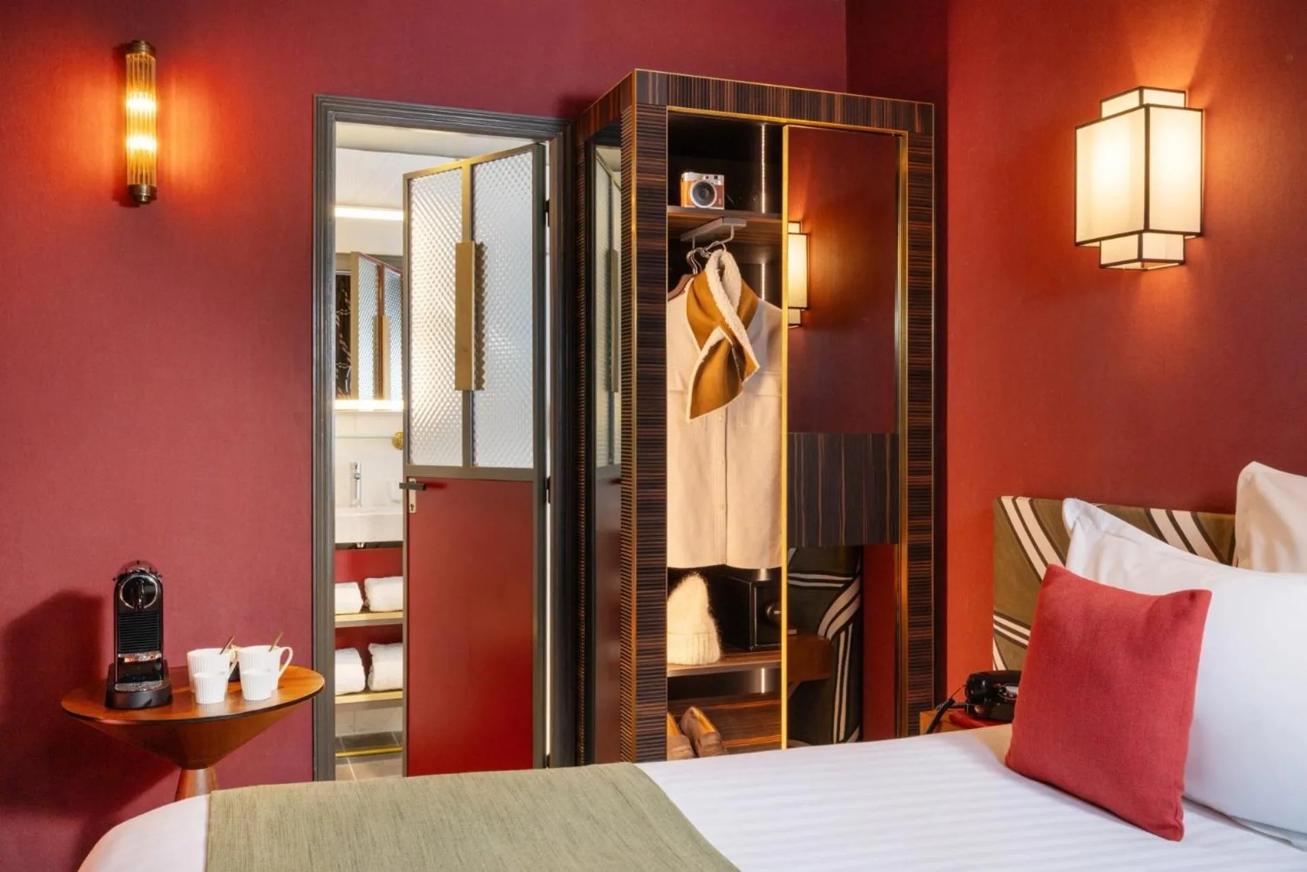 Bedroom, Bed in Hôtel Aoriste & Spa