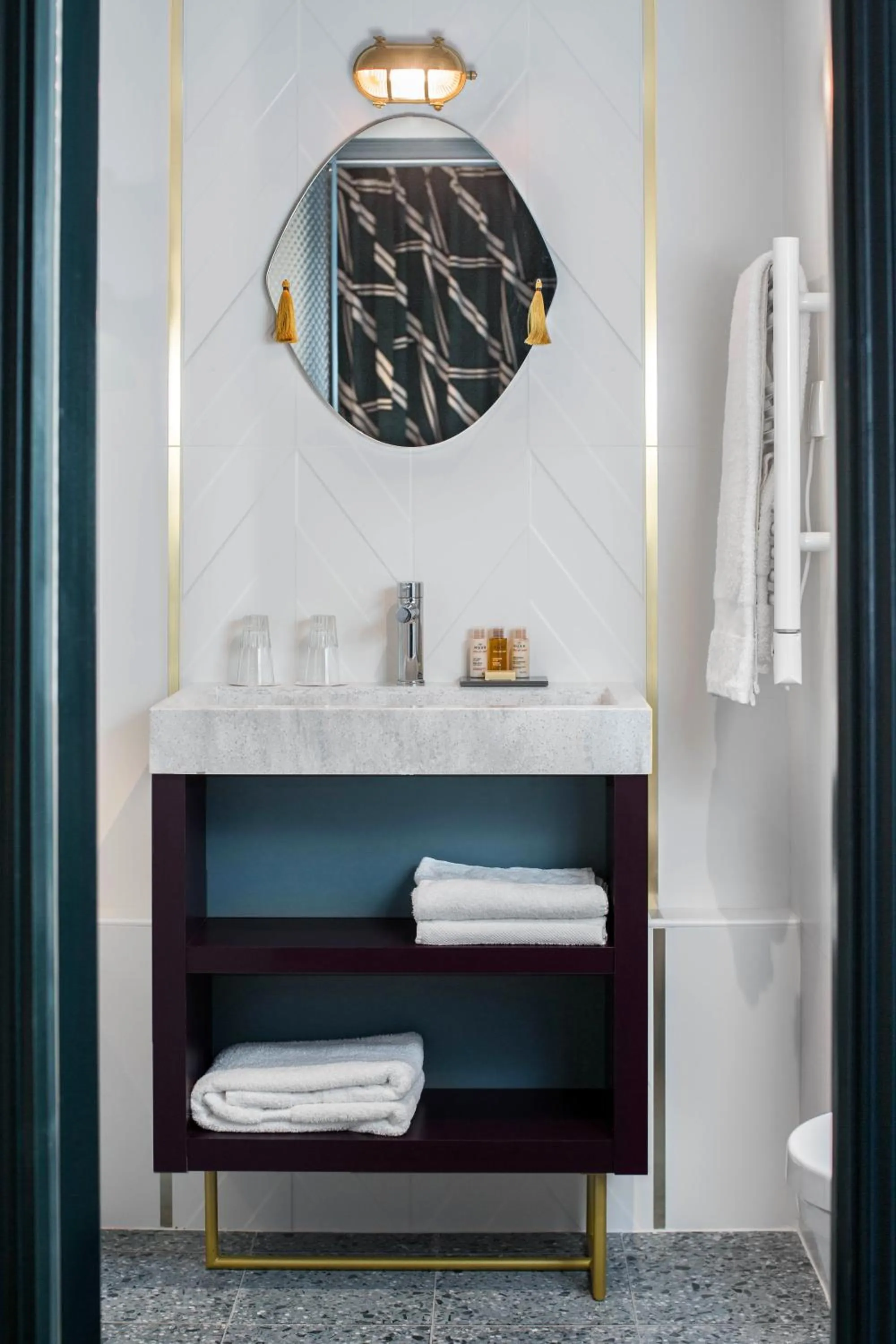 Bathroom in Hôtel Louvre Piemont