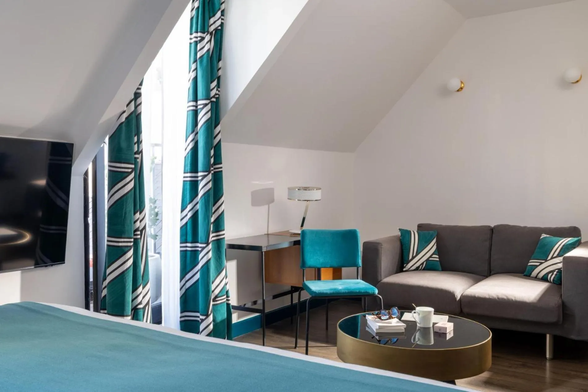 Seating area, Bed in Hôtel Aoriste & Spa