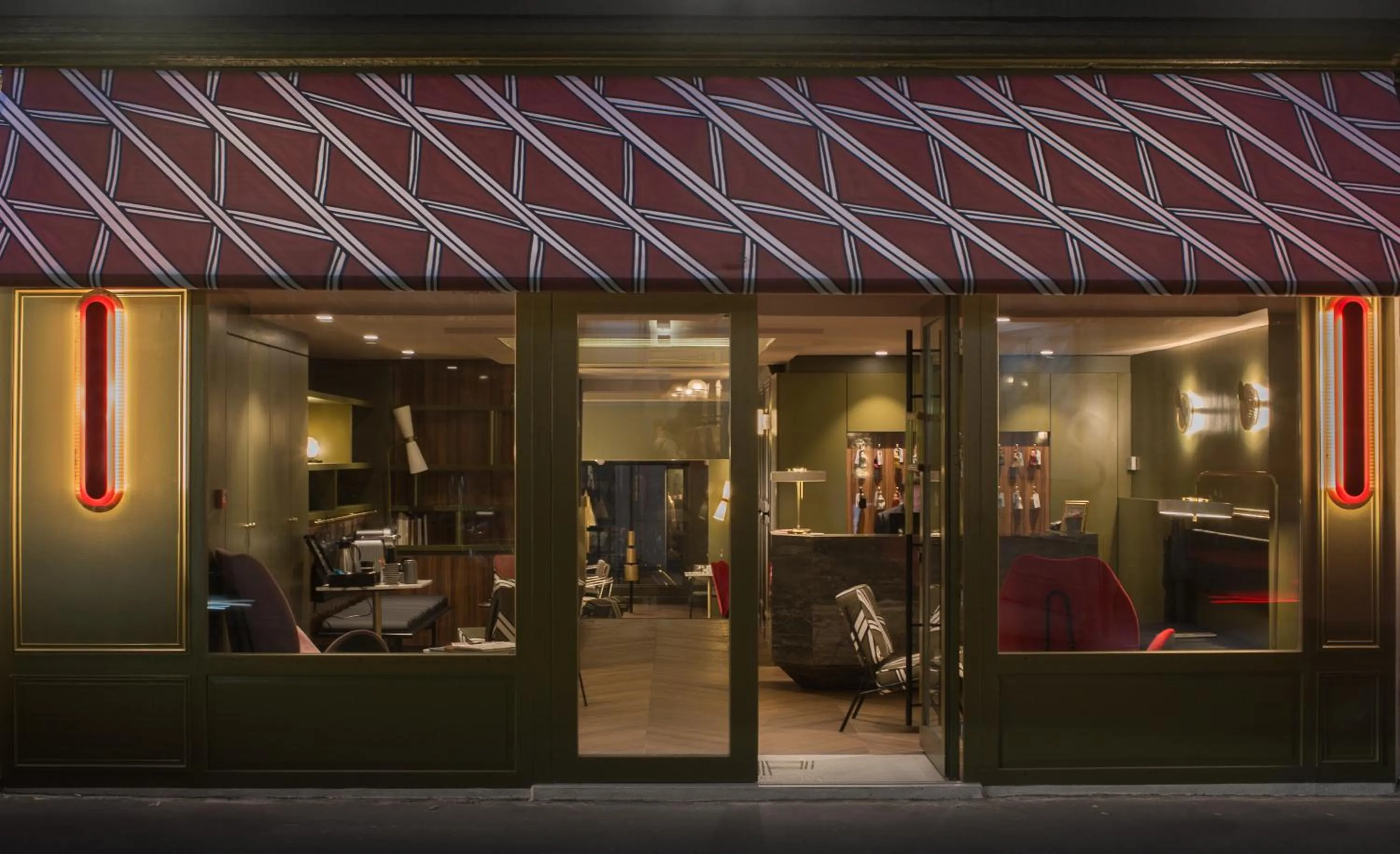 Property building in Hôtel Louvre Piemont