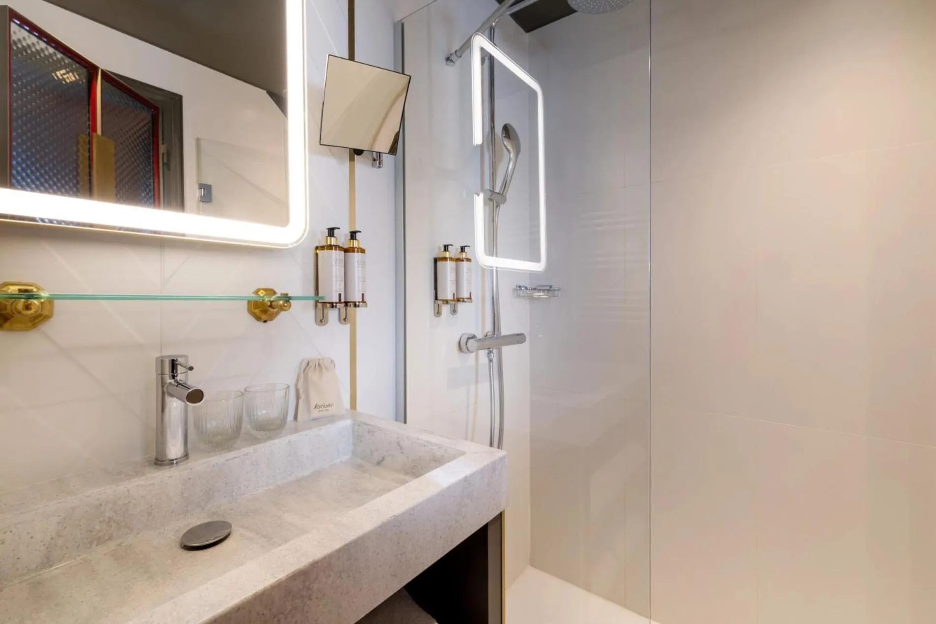 Bathroom in Hôtel Aoriste & Spa