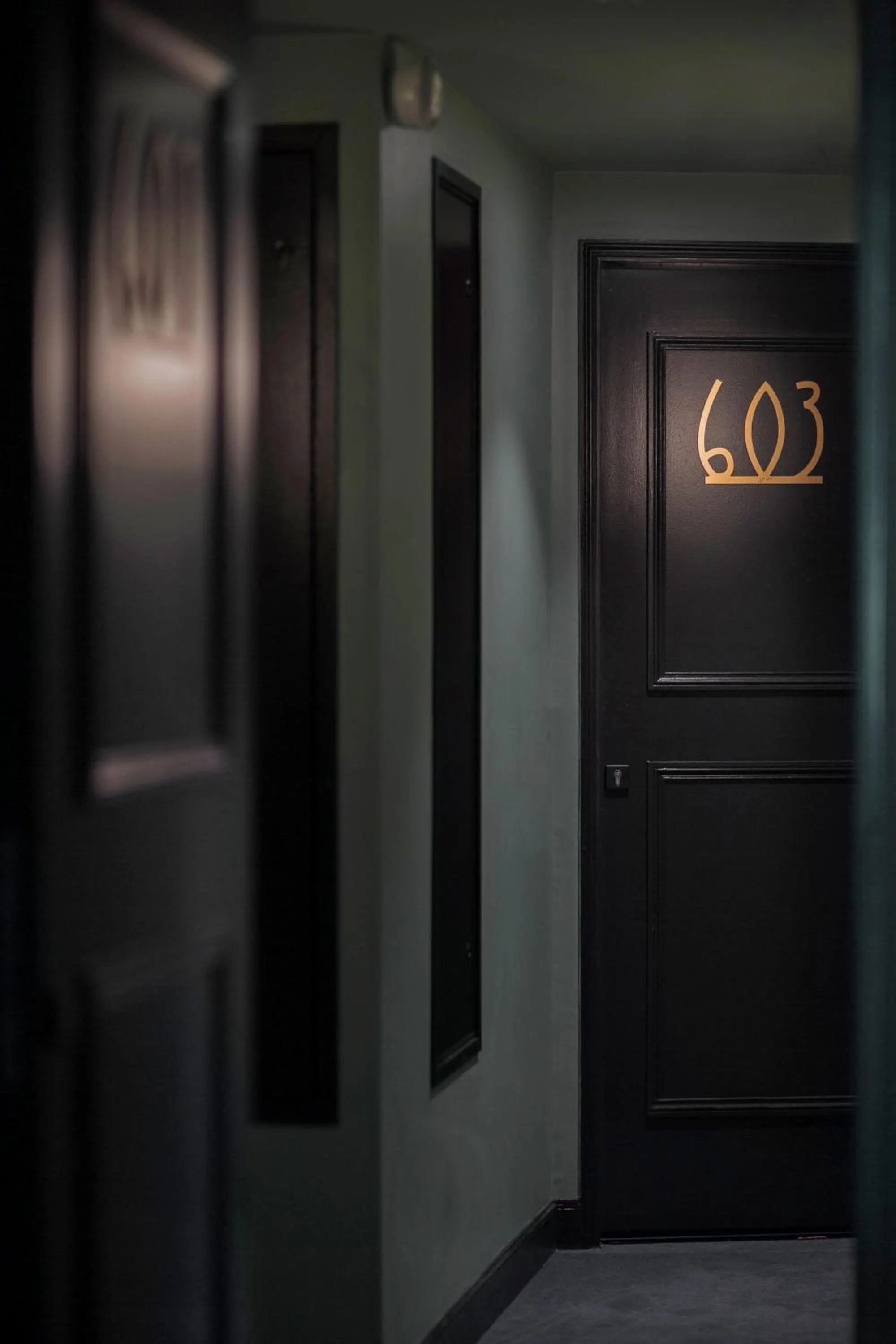 Decorative detail in Hôtel Louvre Piemont